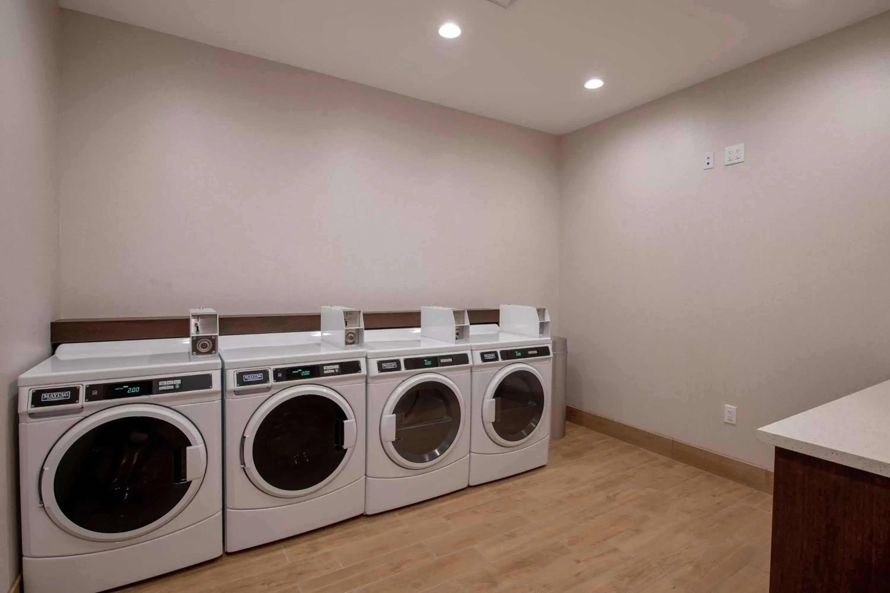 Property building in Hampton Inn & Suites Duncanville Dallas, Tx Property building in Hampton Inn & Suites Duncanville Dallas, Tx