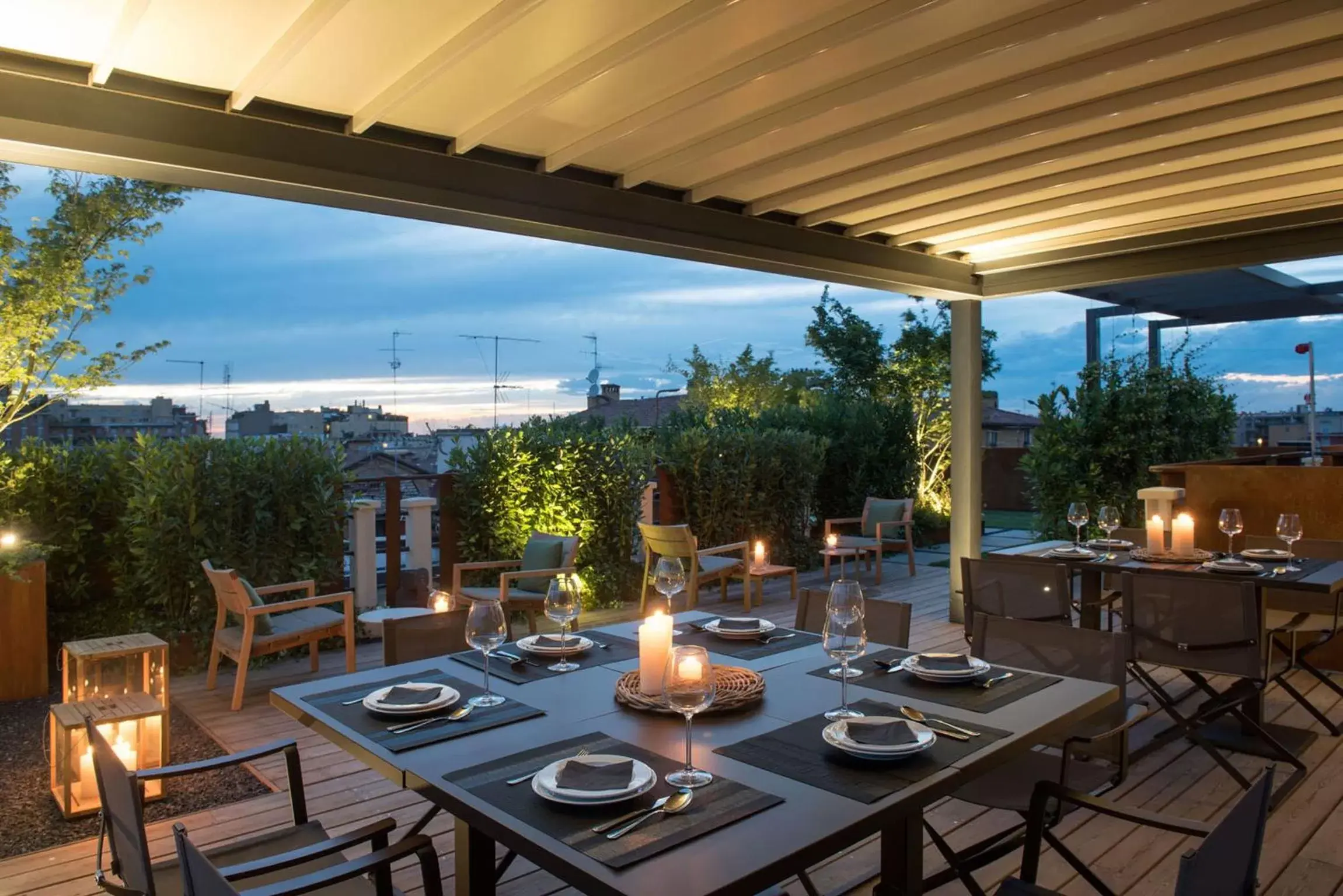 Balcony/Terrace, Restaurant/Places to Eat in Hotel Metropolitan
