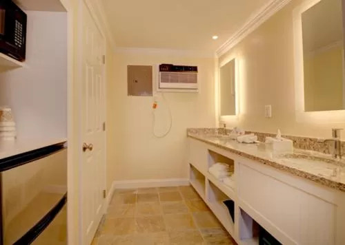 Bathroom in Norseman Resort on the Beach