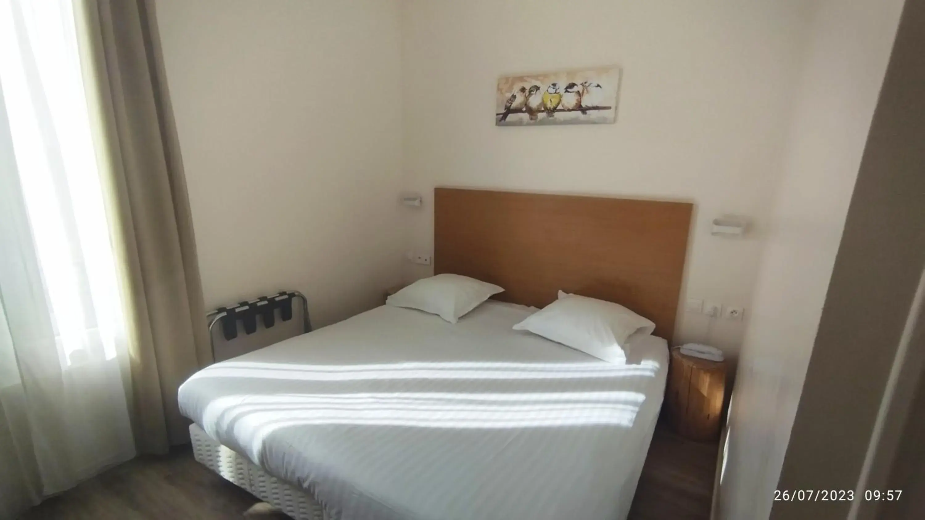 Photo of the whole room, Bed in Hotel Des Arts Photo of the whole room, Bed in Hotel Des Arts