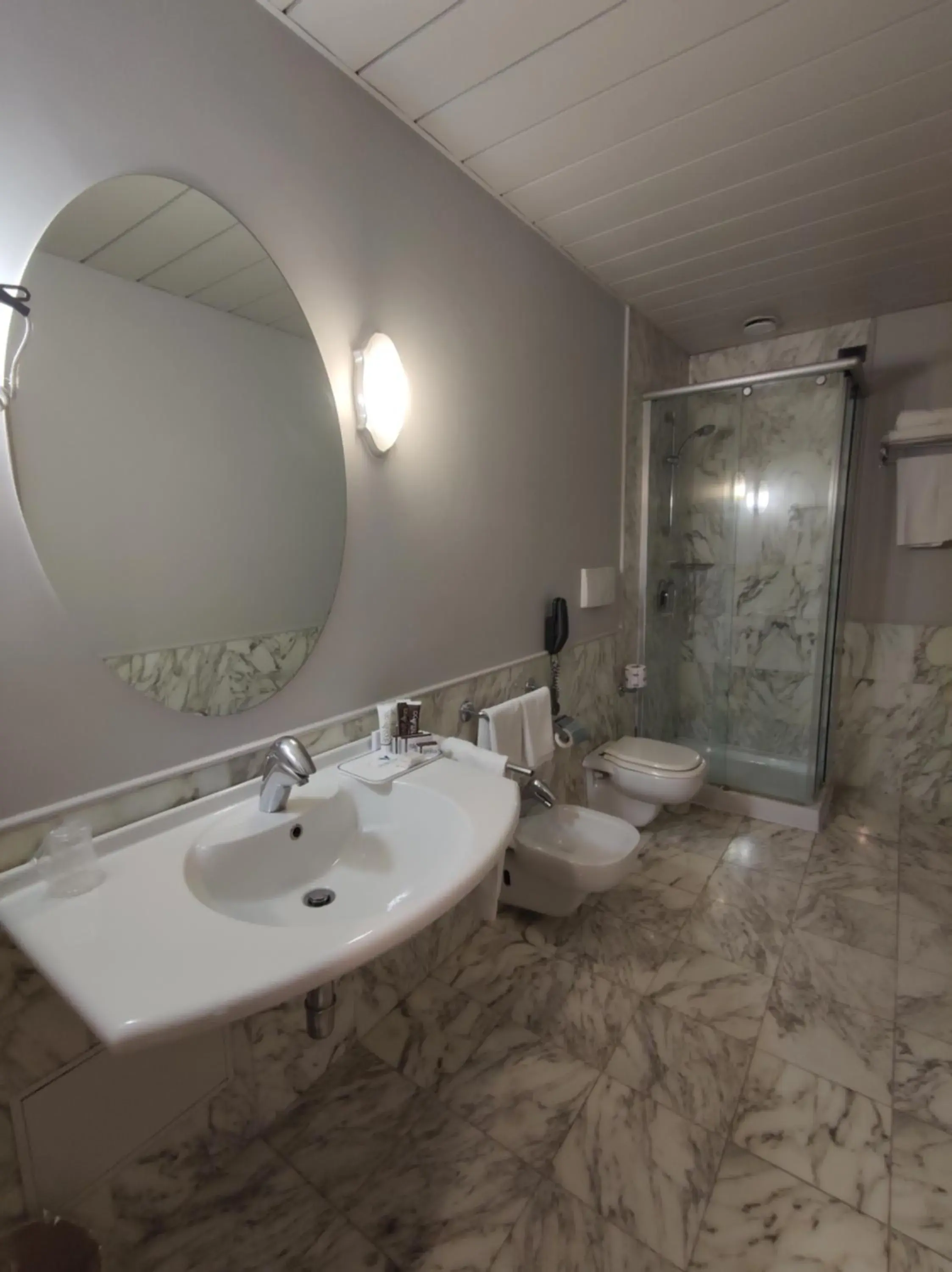 Bathroom in Vittoria Parc Hotel