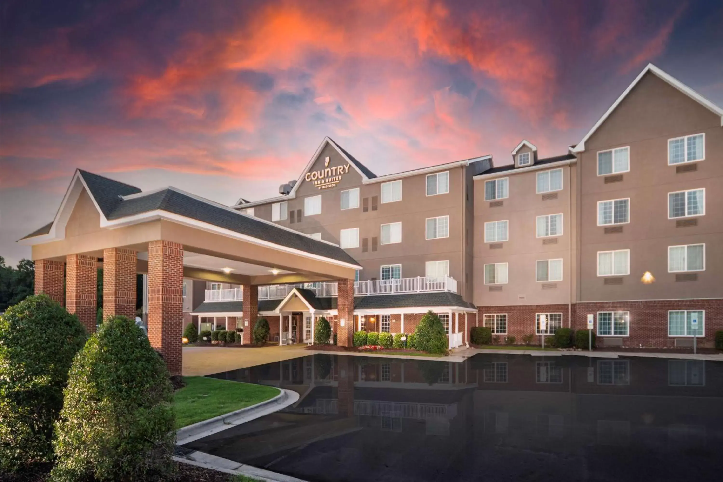 Property Building in Country Inn & Suites by Radisson, Rocky Mount, NC