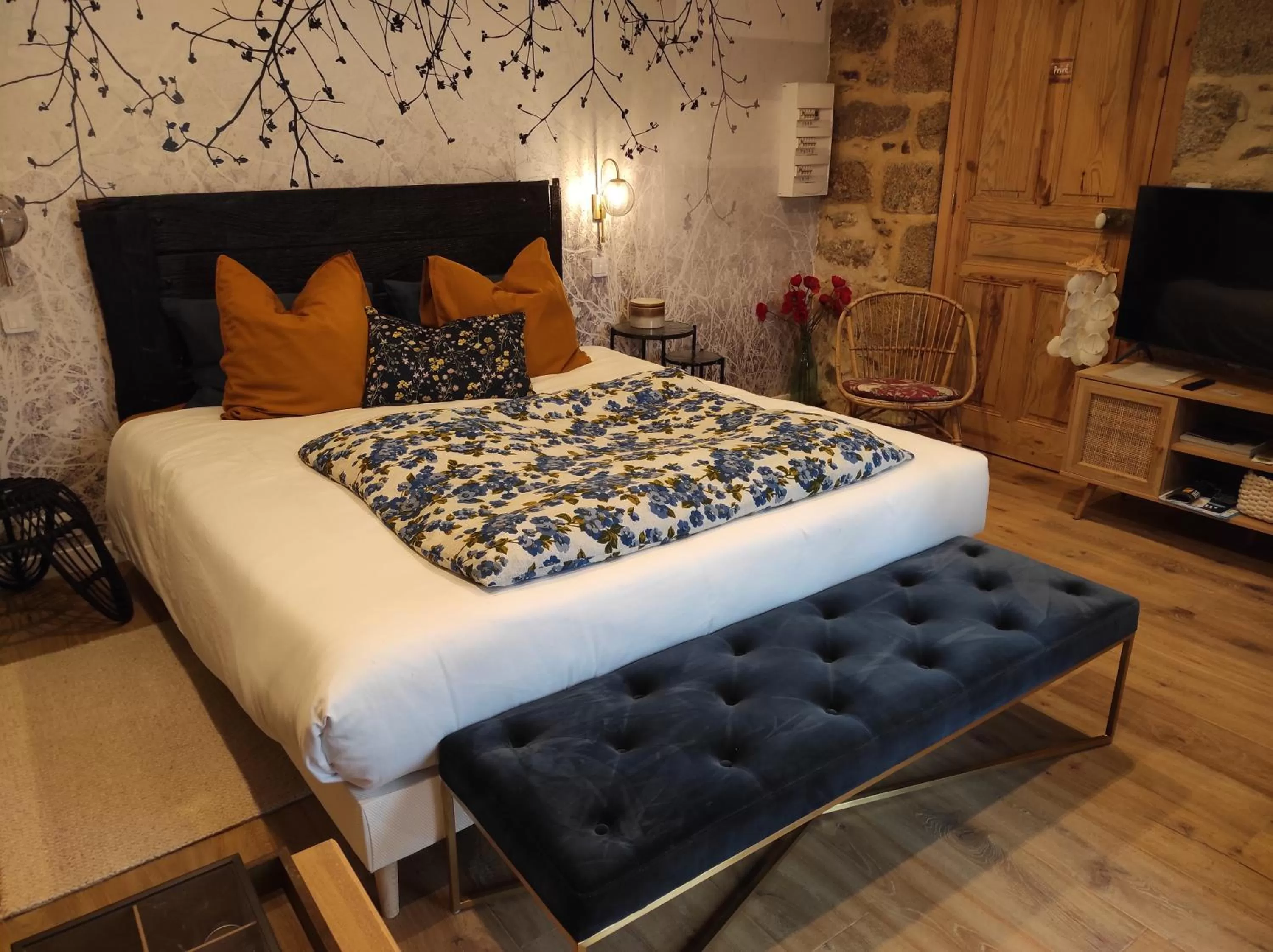 Photo of the whole room, Bed in La ville es riez