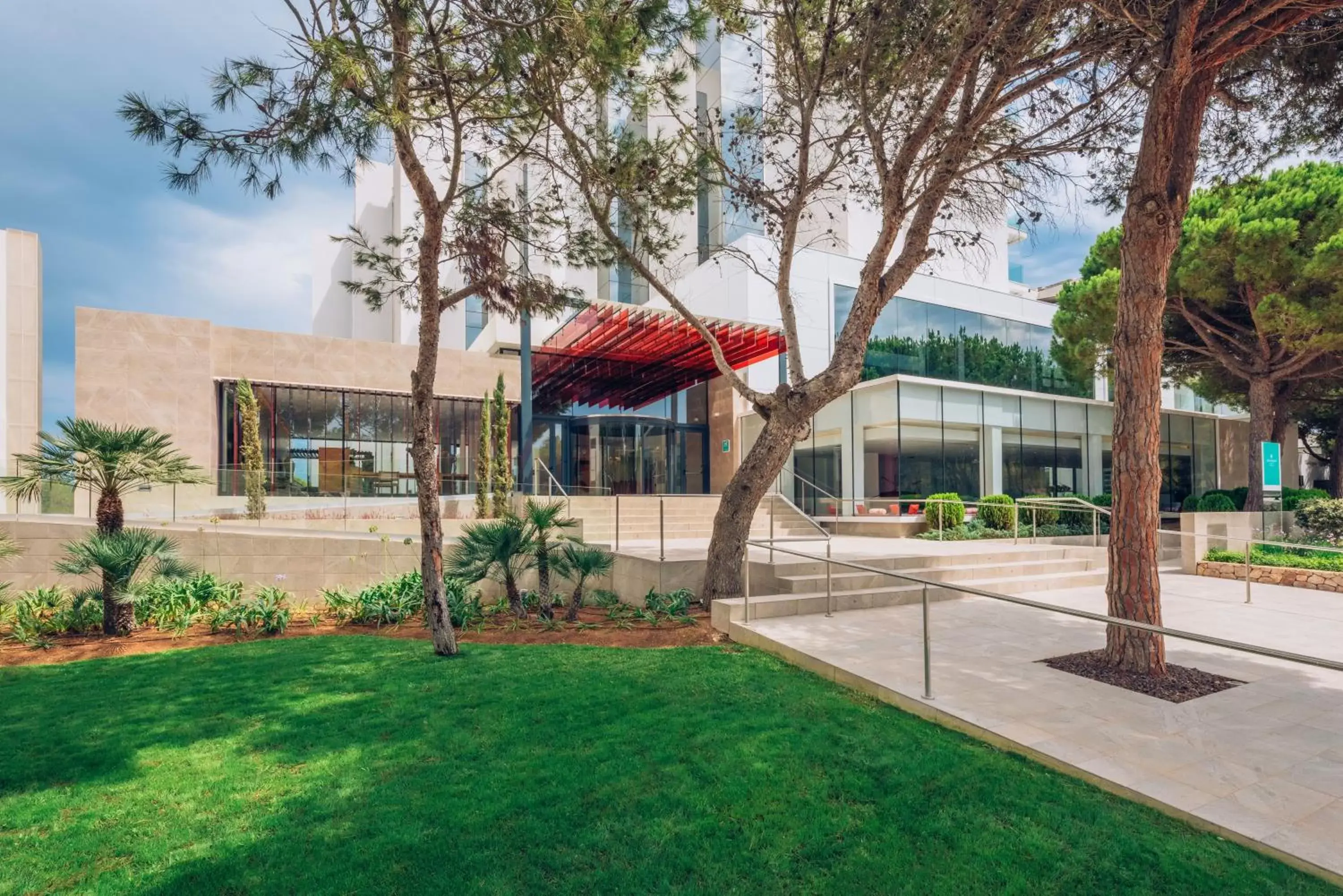 Facade/entrance in Iberostar Waves Cala Millor - Adults Only Facade/entrance in Iberostar Waves Cala Millor - Adults Only