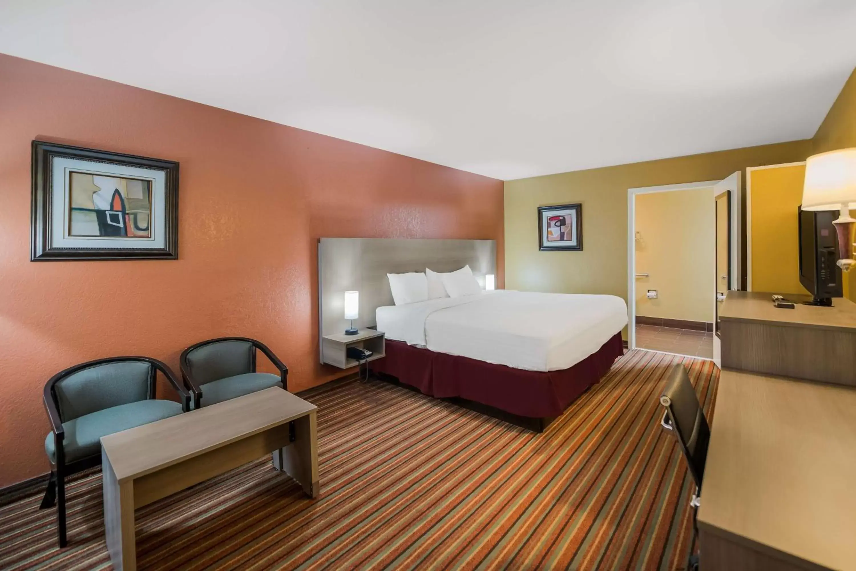 Bedroom in SureStay Hotel by Best Western Mt Pleasant