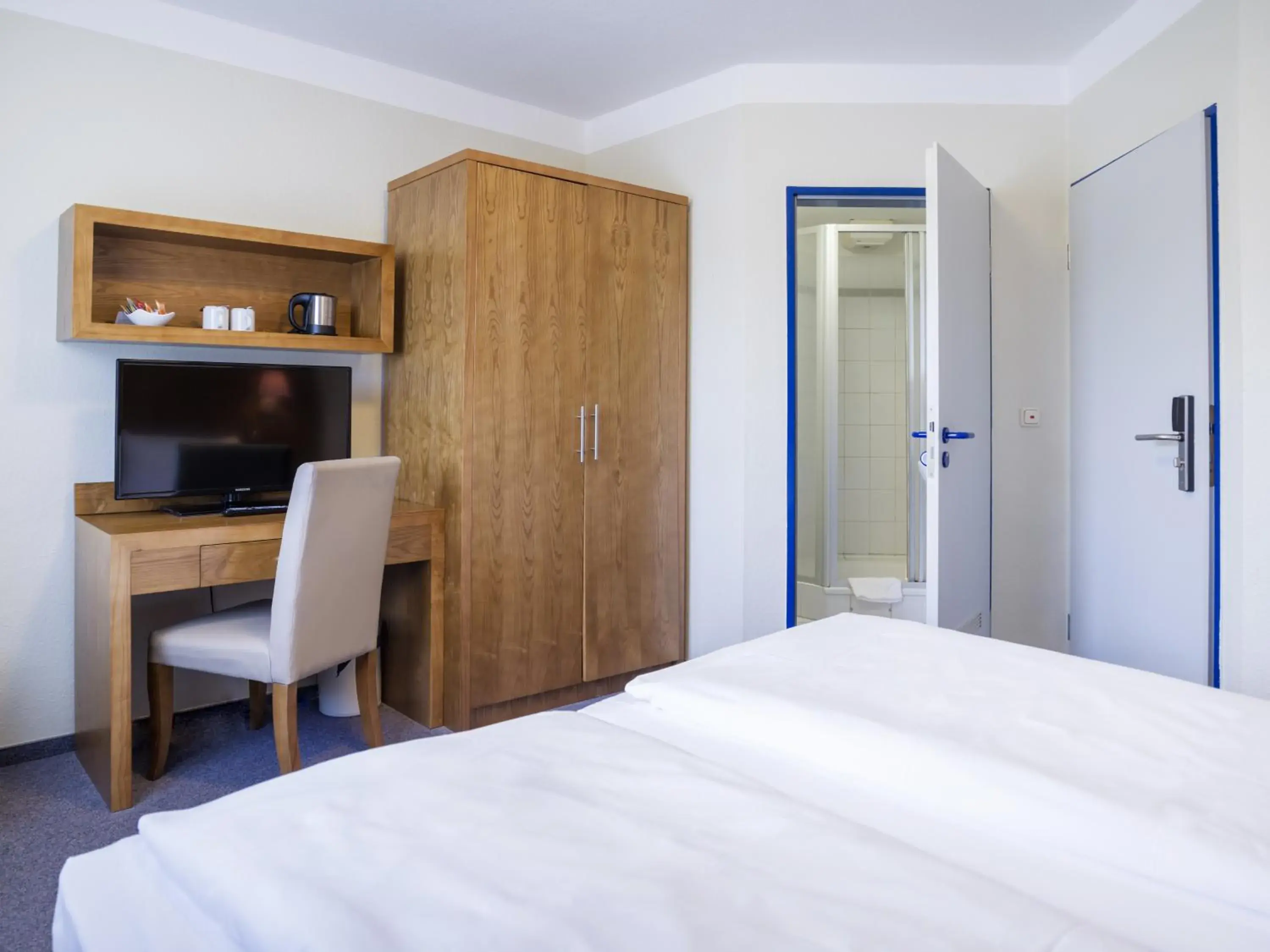Photo of the whole room, Bed in Hotel Koenigstein Kiel by Tulip Inn
