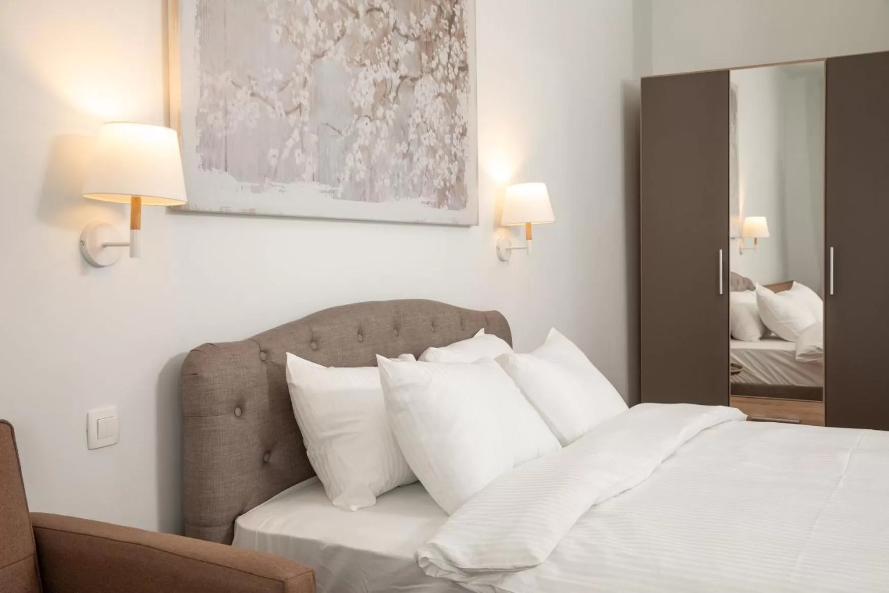 Bed in ALBERT RESIDENCE Brasov with complimentary parking and 10 percent Food and Drinks