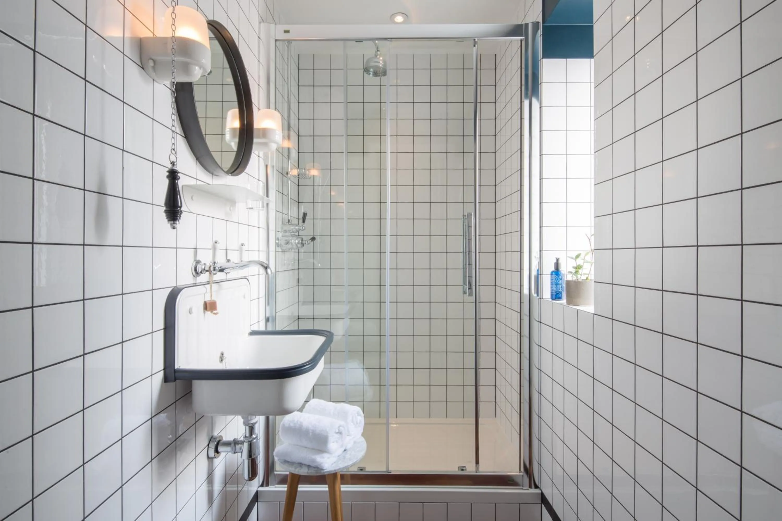 Shower in The Pilgrm