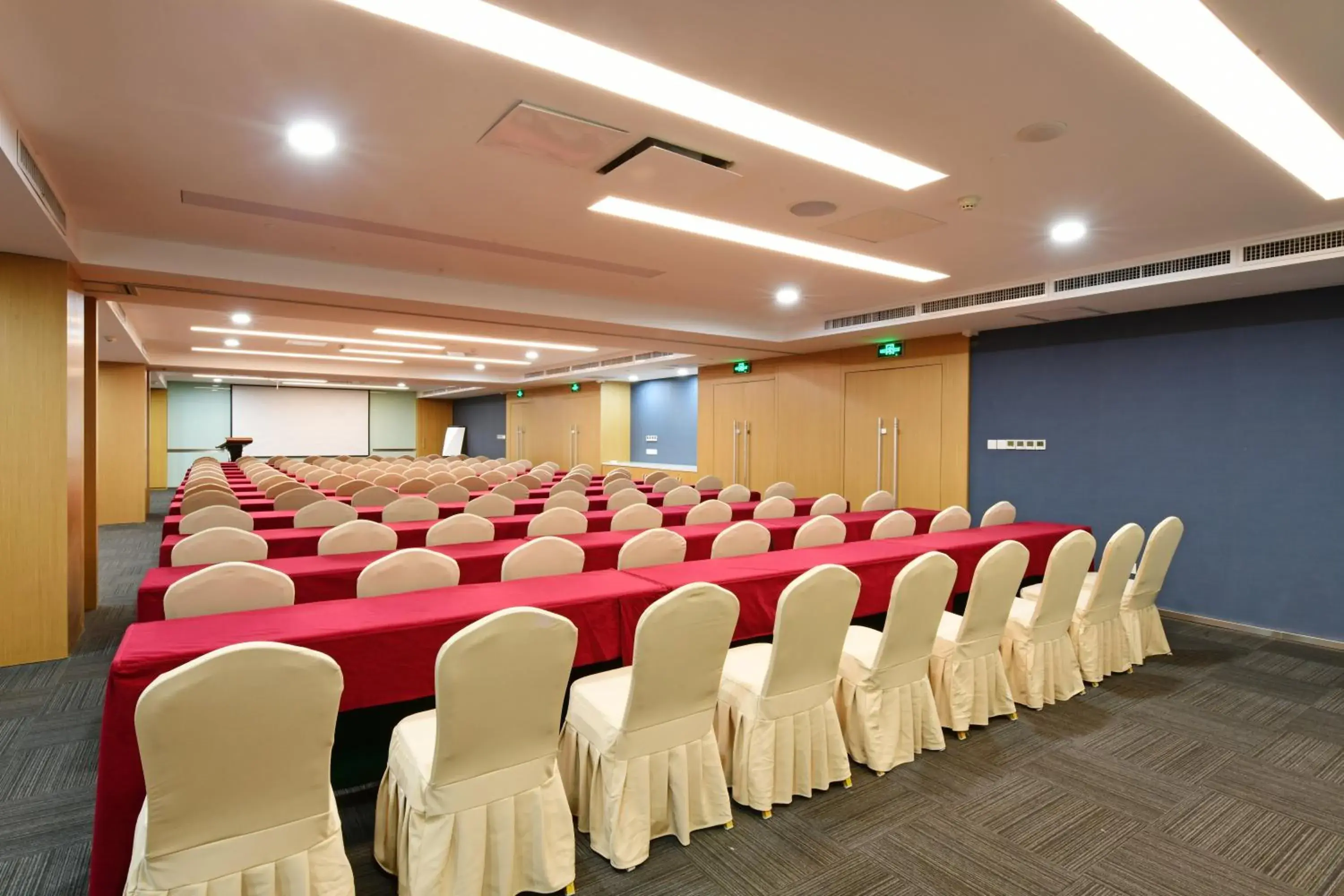 Meeting/conference room in Holiday Inn Express Changchun High-Tech Zone, an IHG Hotel