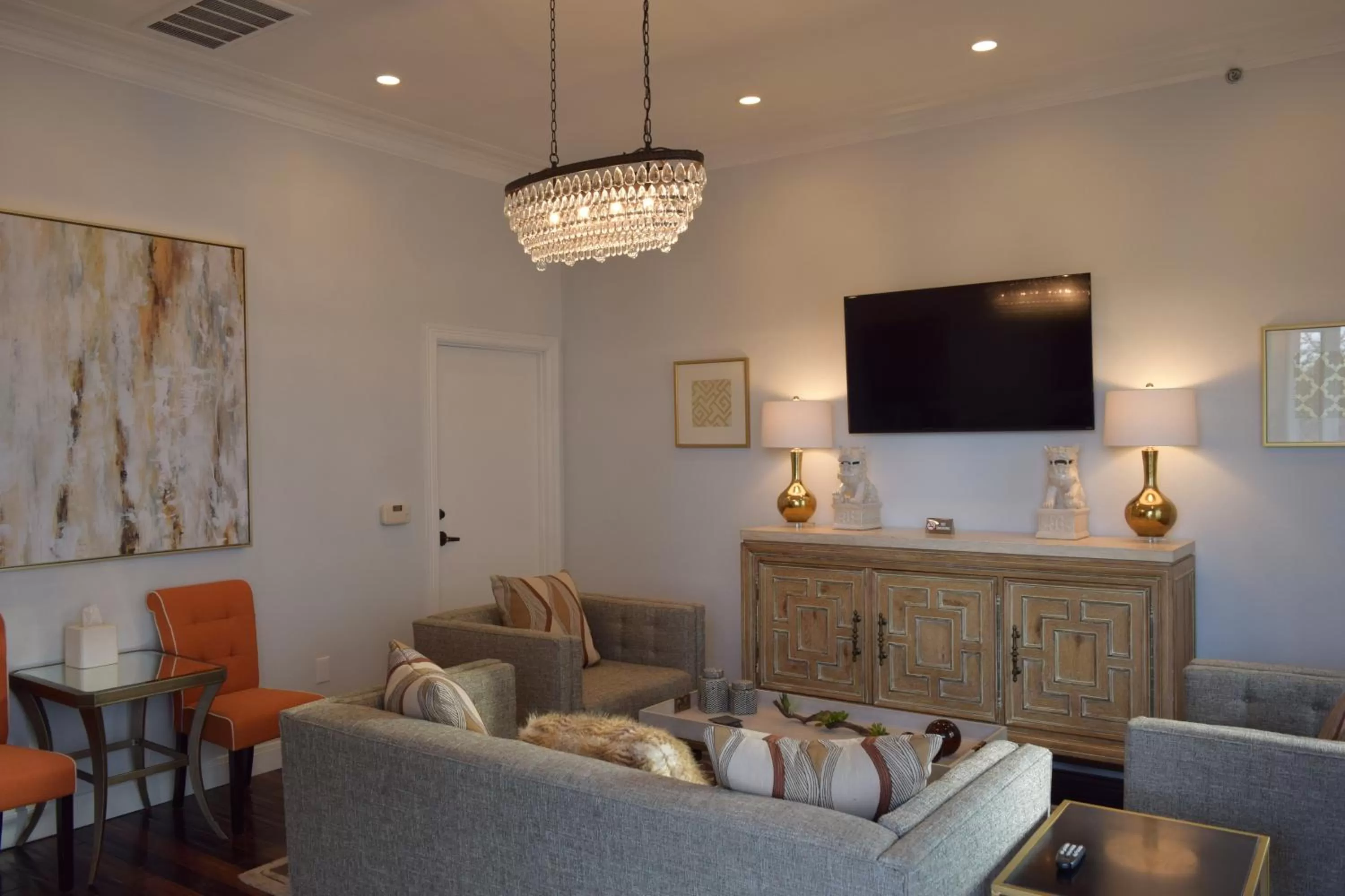 Communal lounge/ TV room in The William Boerne