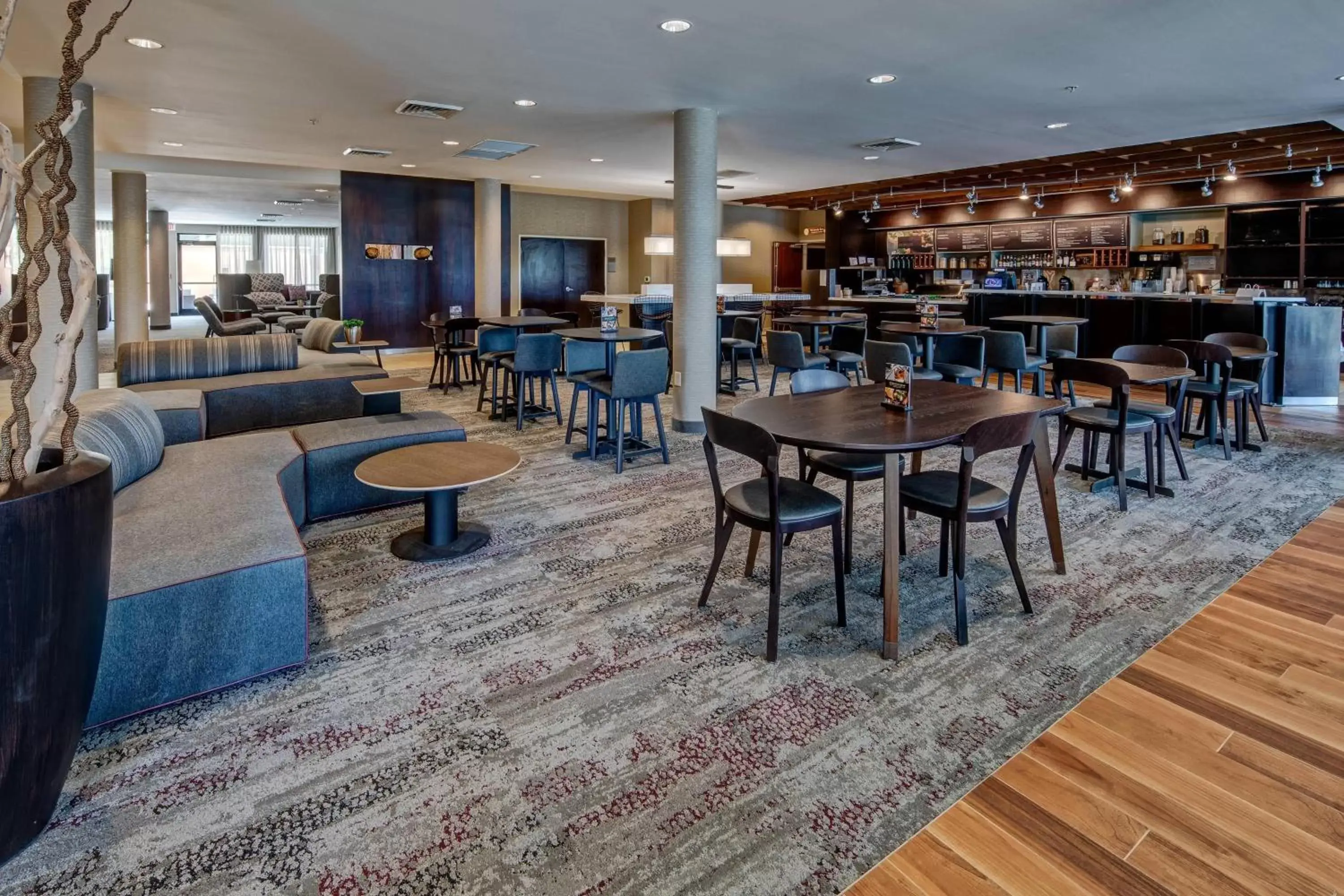 Lobby or reception, Lounge/Bar in Courtyard by Marriott Troy