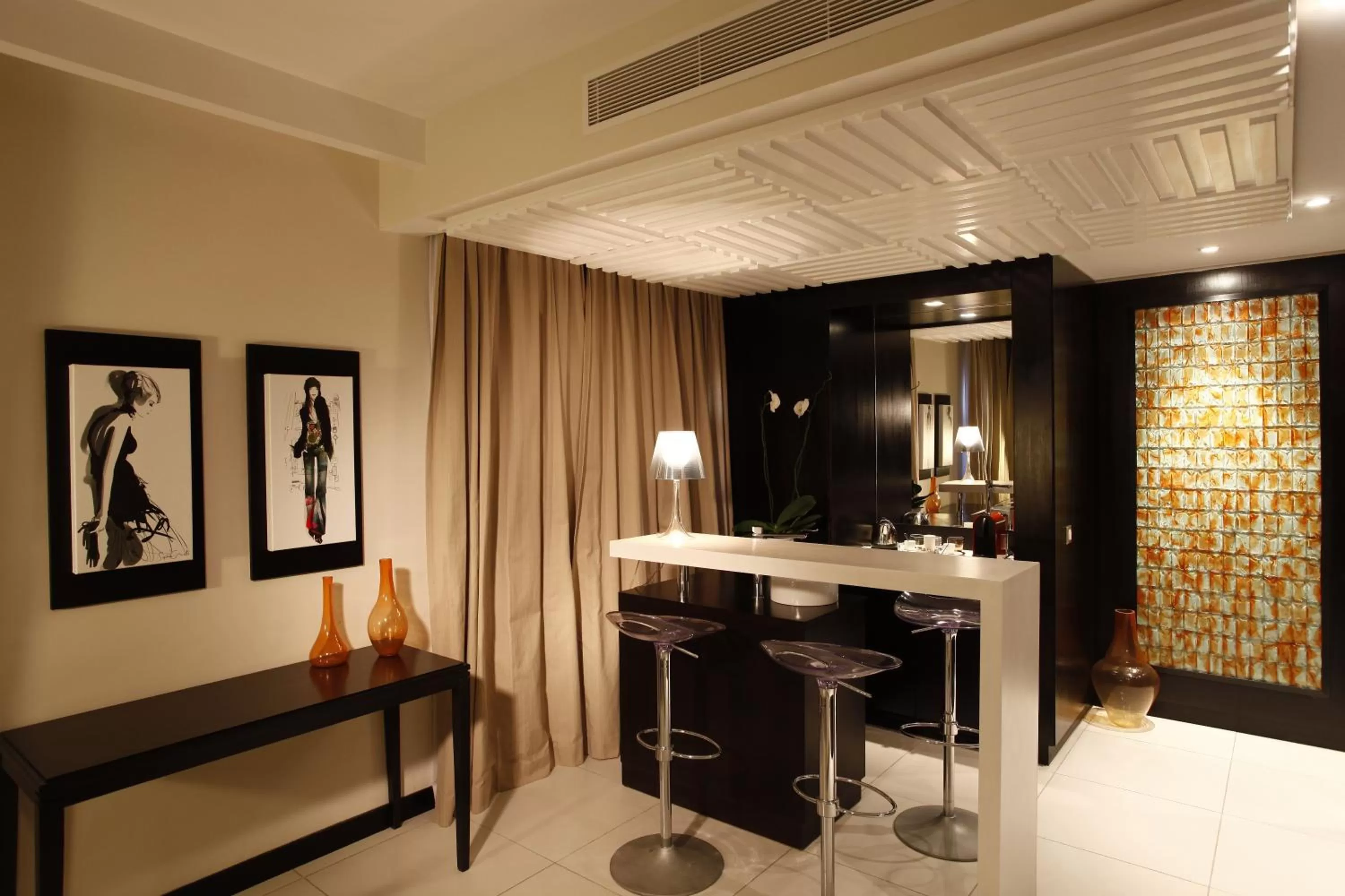 Kitchen or kitchenette, Bed in Dar El Marsa Hotel & Spa