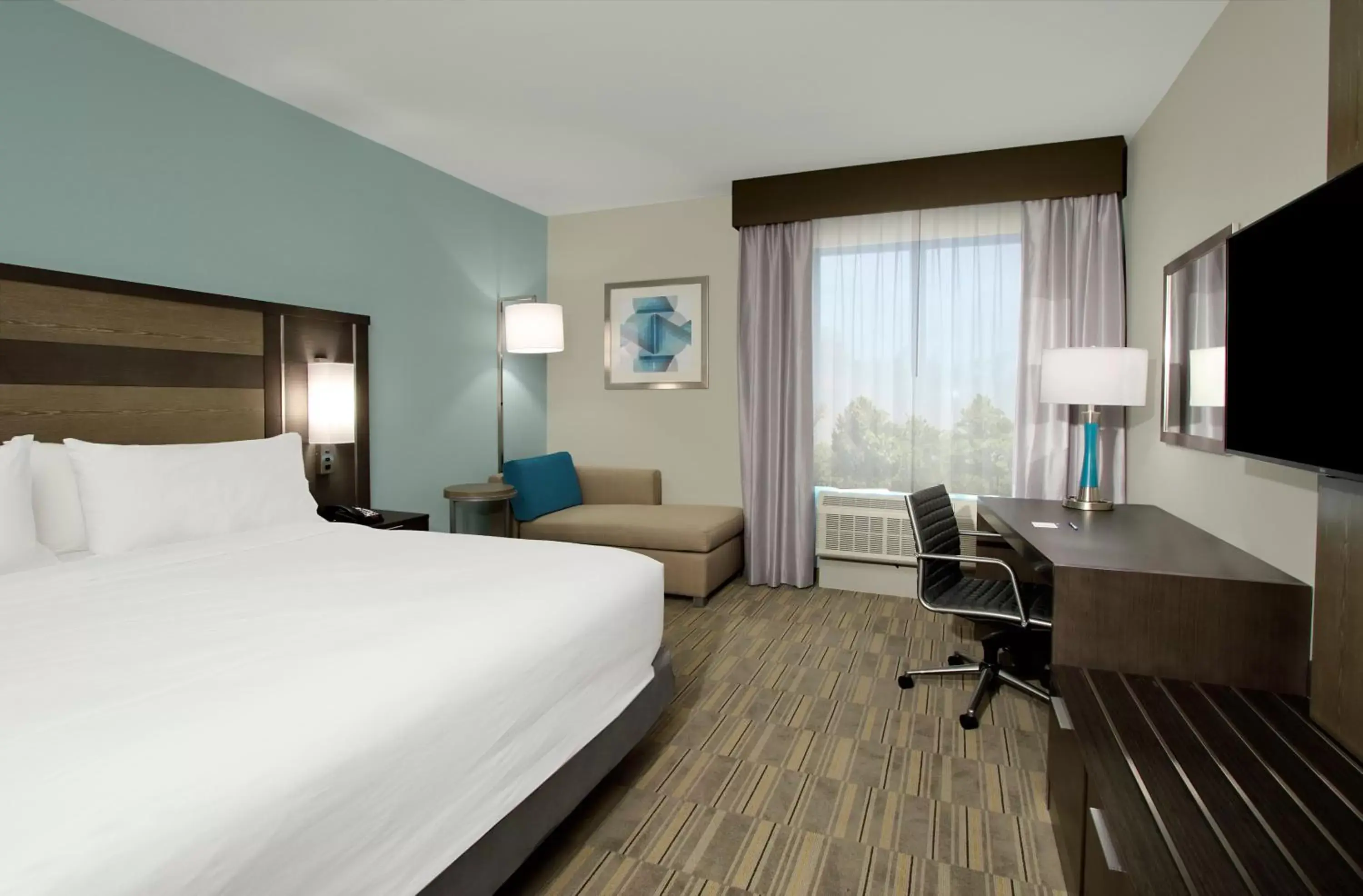 Photo of the whole room, Bed in Holiday Inn Express & Suites - Lake Charles South Casino Area, an IHG Hotel