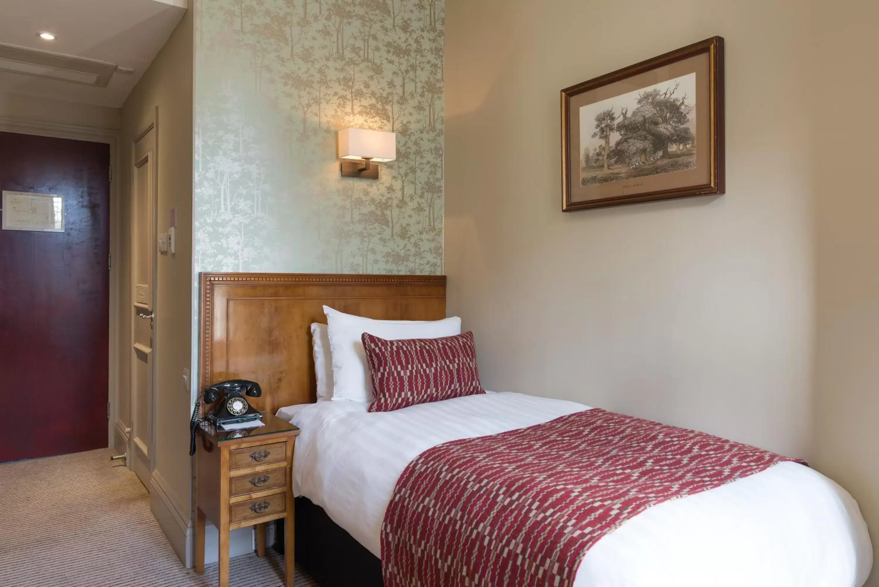 Classic Single Room in The Crown Manor House Hotel