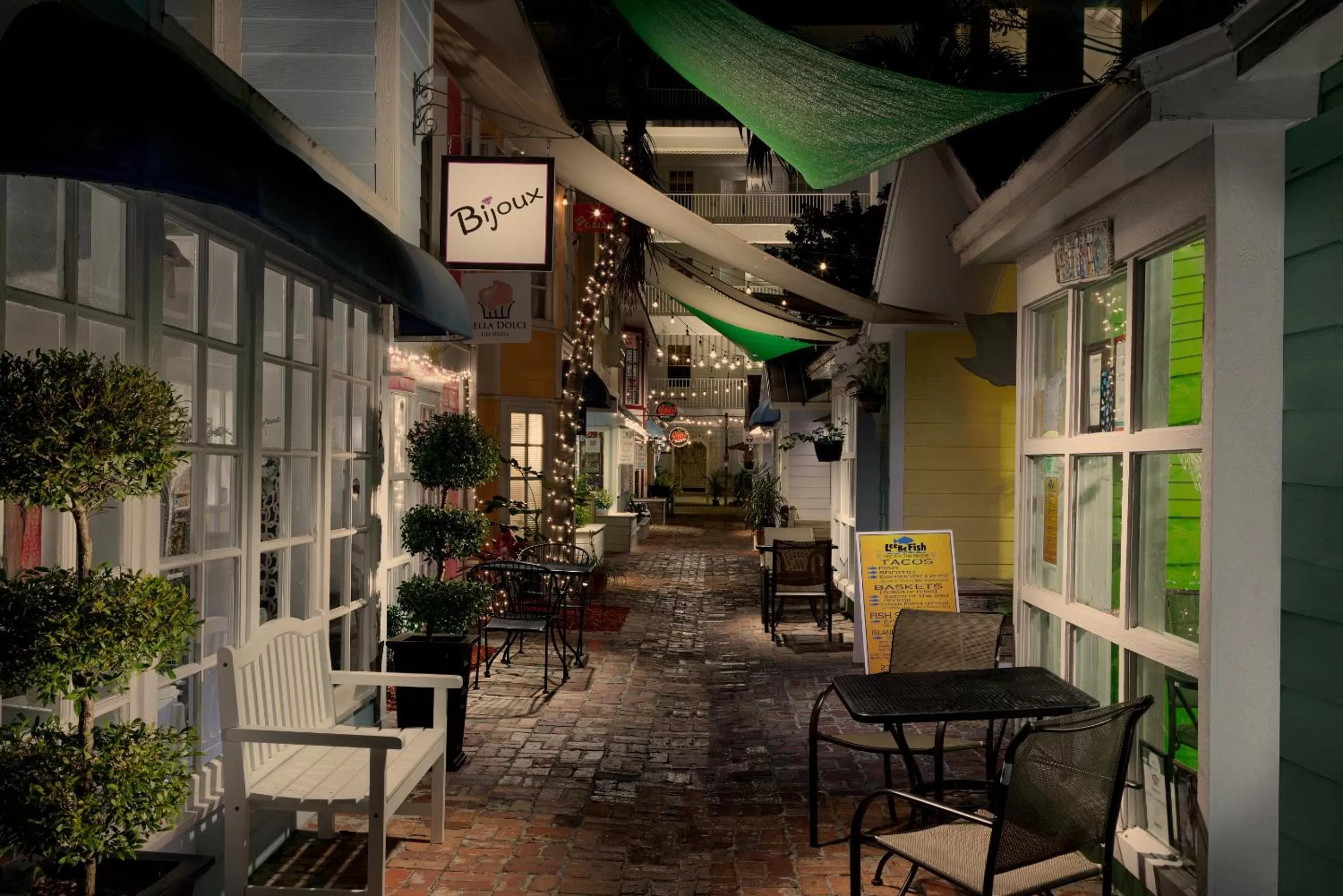Shopping Area in Olde Marco Island Inn and Suites