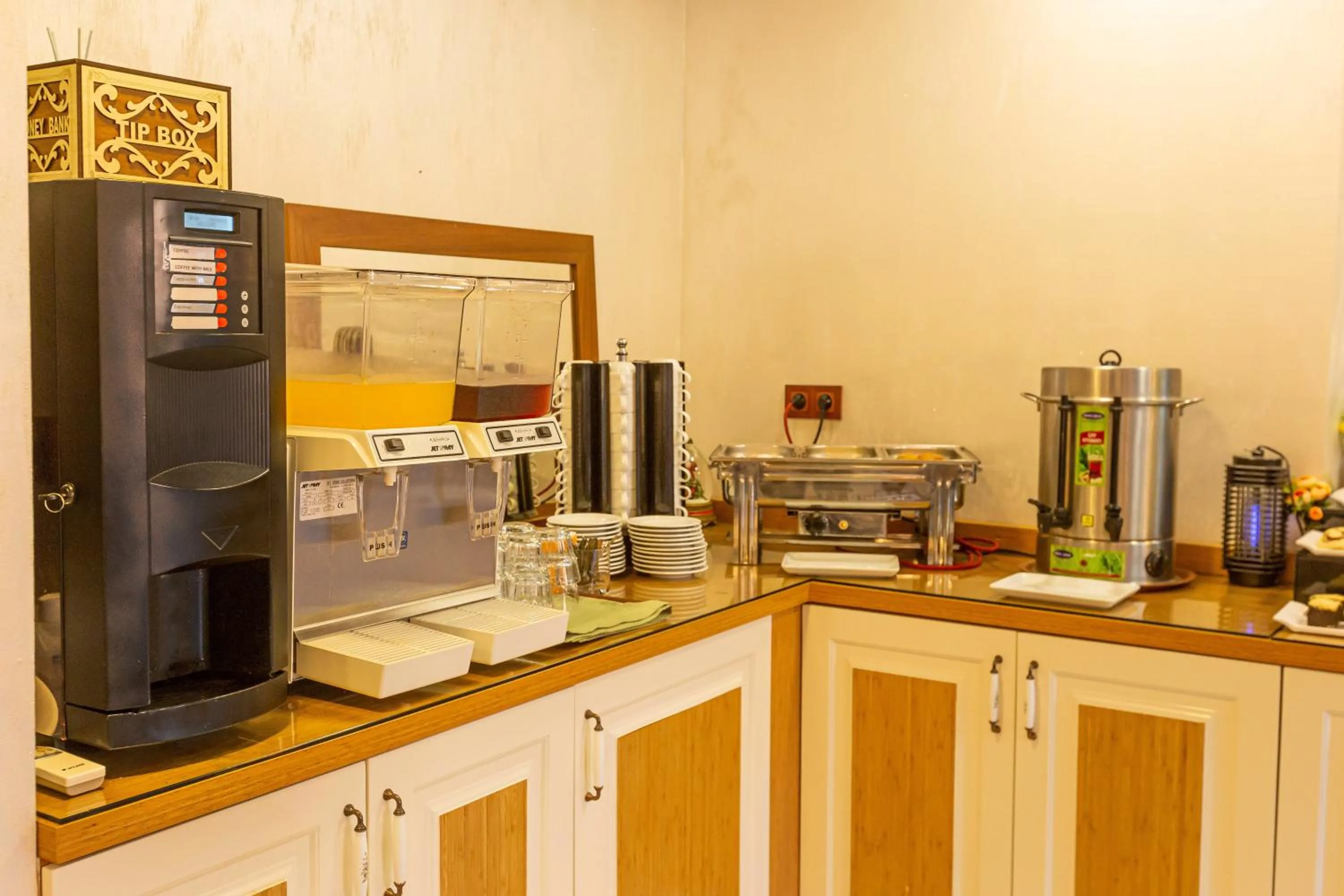 Restaurant/places to eat in Kumru Hotel