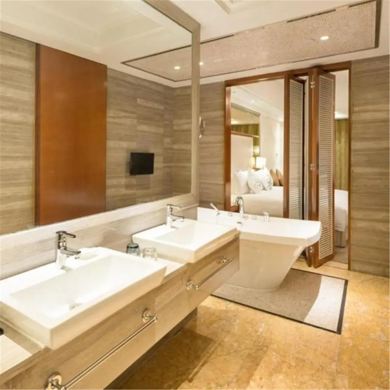 Bathroom in Cinese Hotel Dongguan Shijie