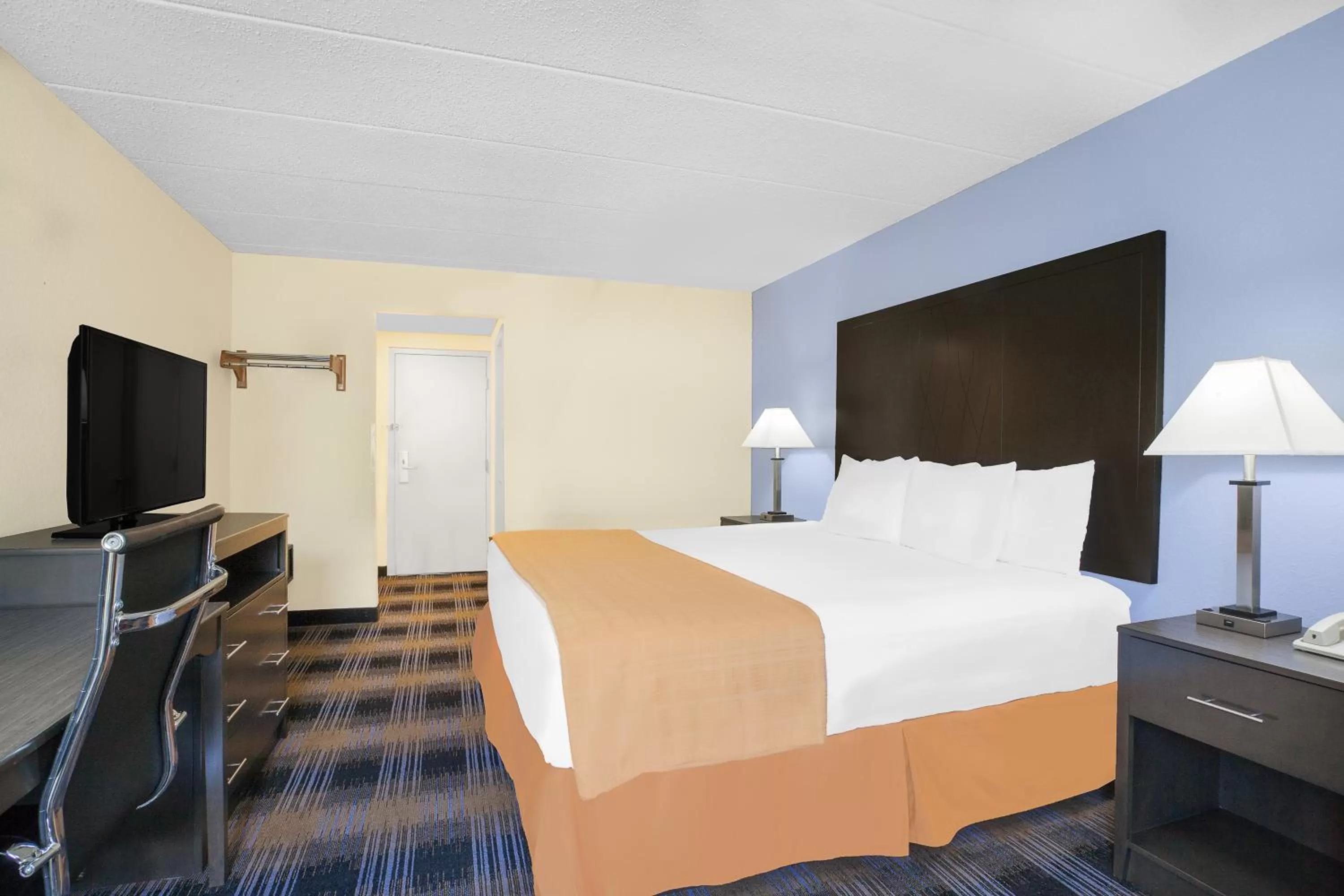 Bed in Days Inn by Wyndham Wilkes Barre
