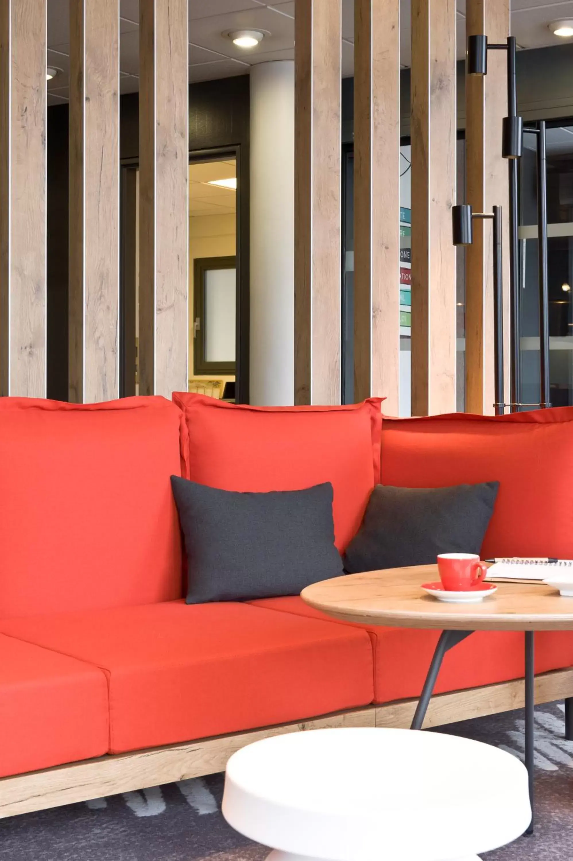 Lounge or bar, Seating Area in ibis Bordeaux Centre - Gare Saint-Jean