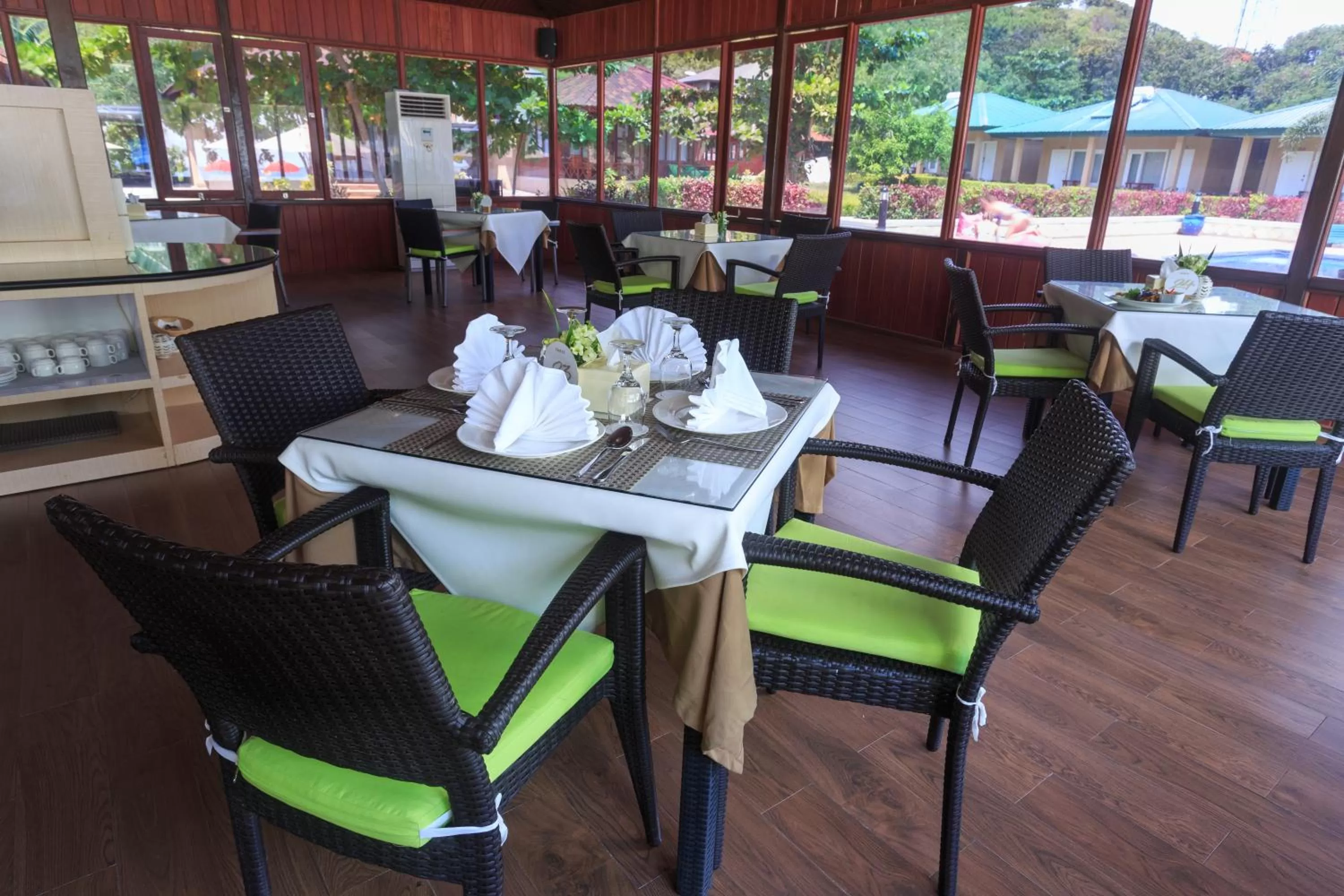 Restaurant/places to eat in Sylvia Beach Villa