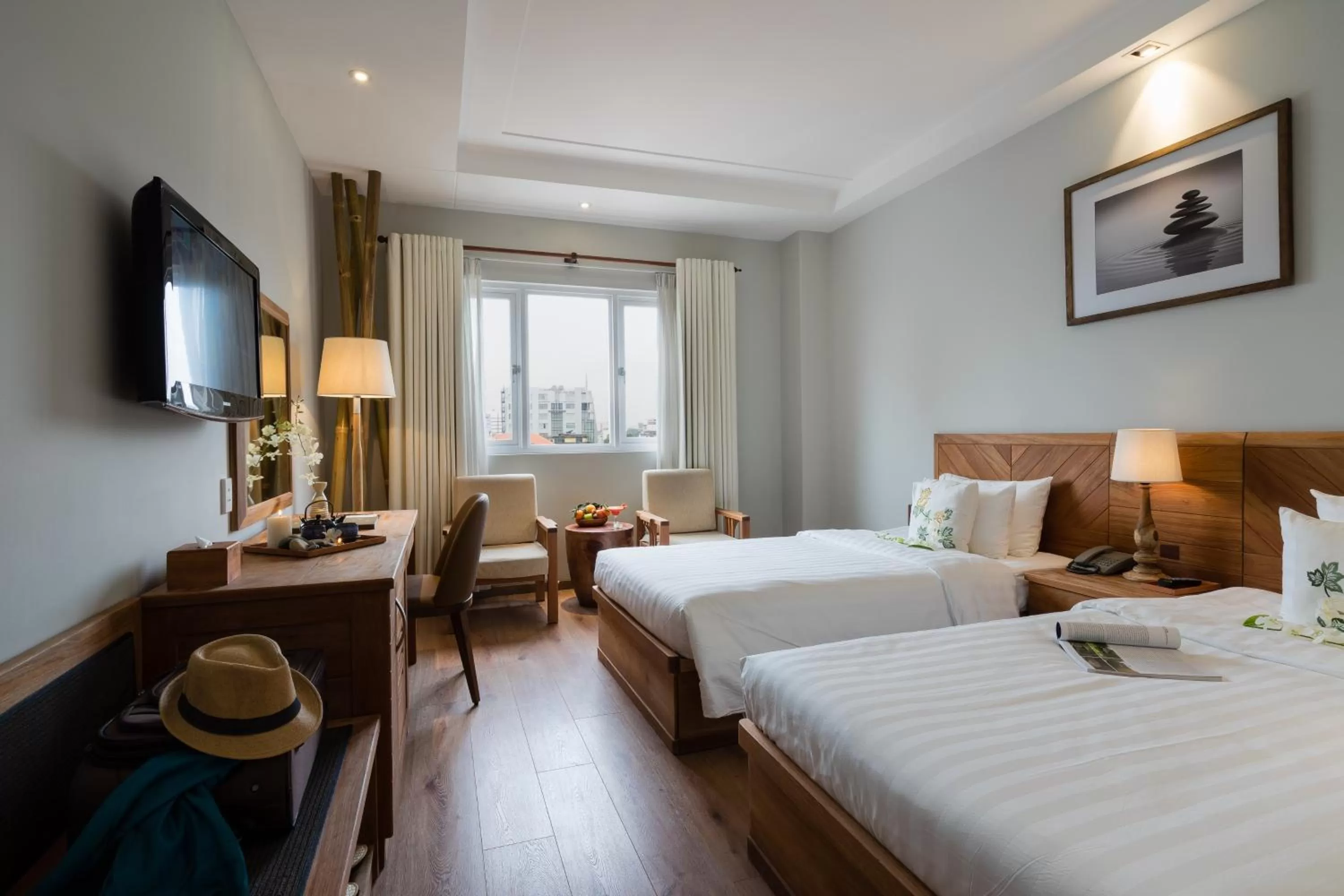 Photo of the whole room, Bed in Silverland Yen Hotel