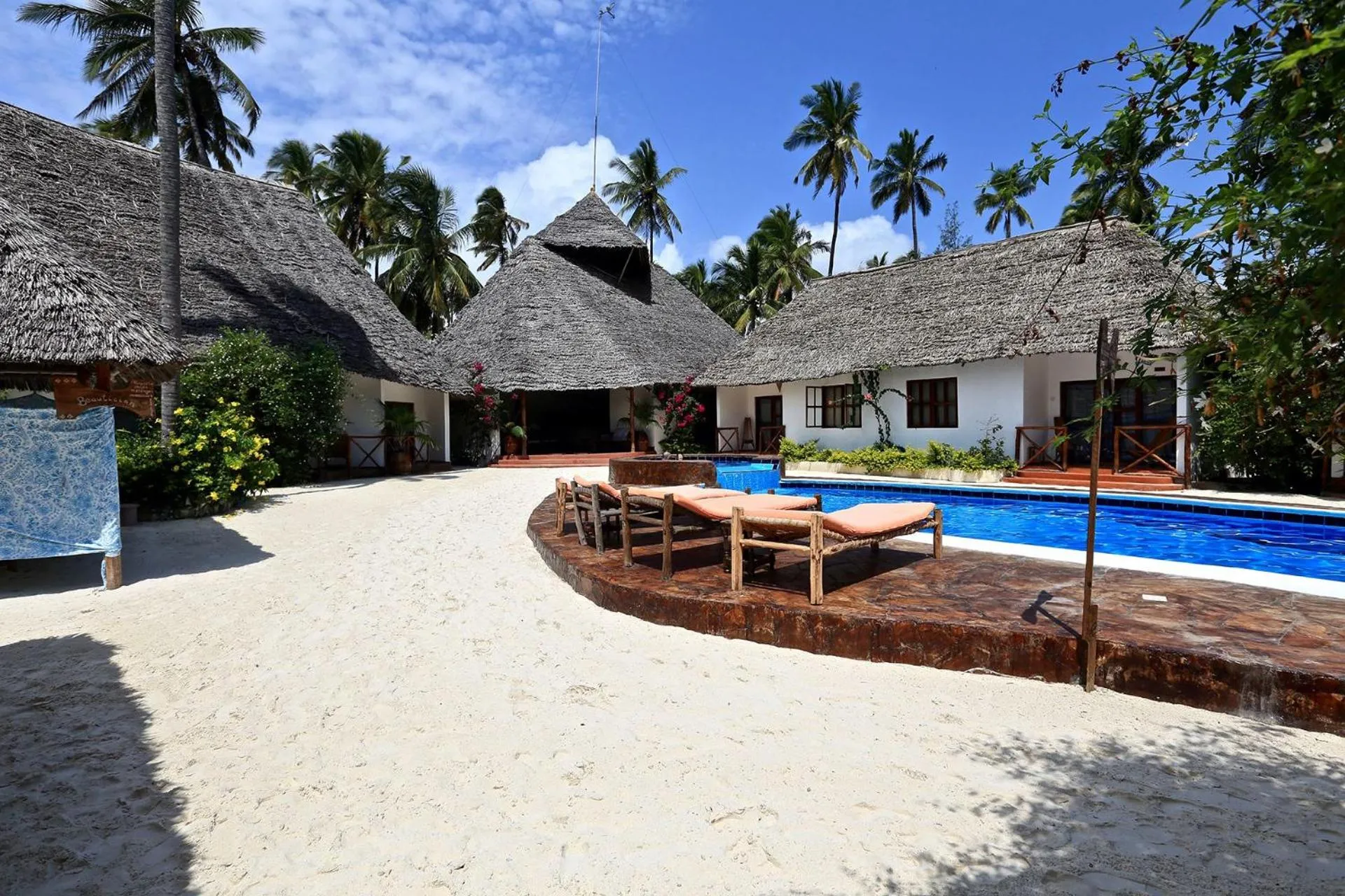 Swimming pool in Sea View Lodge Boutique Hotel
