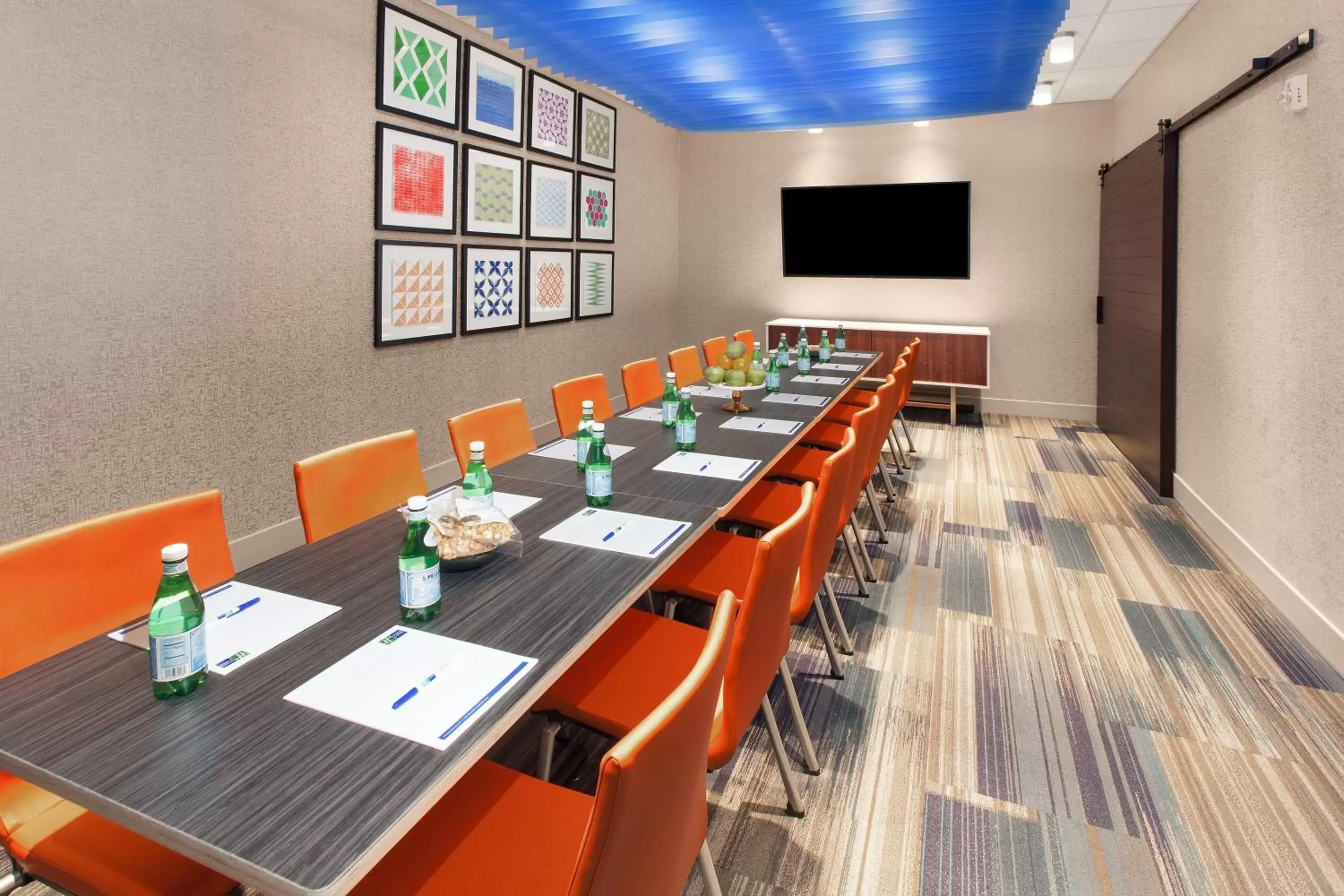 Meeting/conference room in Holiday Inn Express & Suites - Sterling Heights-Detroit Area, an IHG Hotel