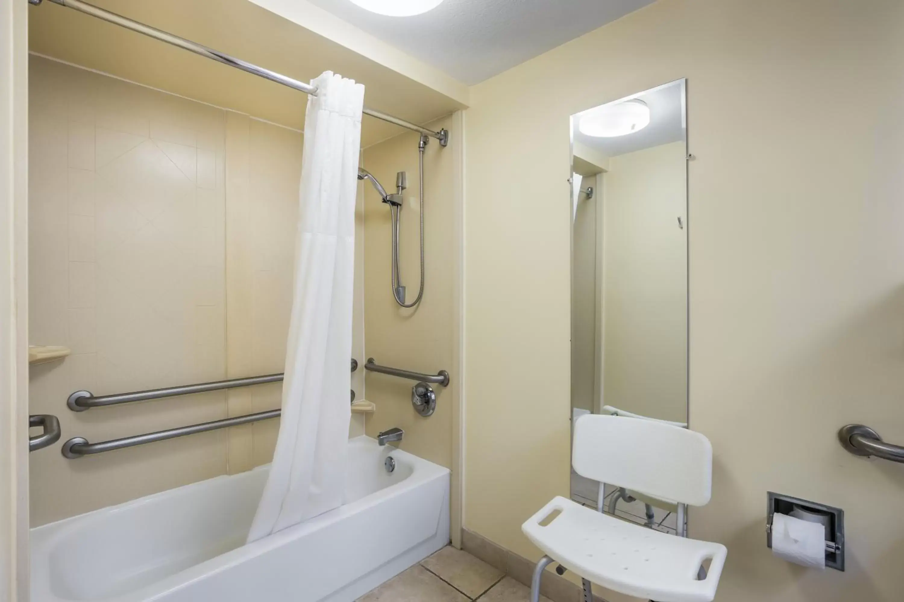 Bathroom in Quality Inn Albany