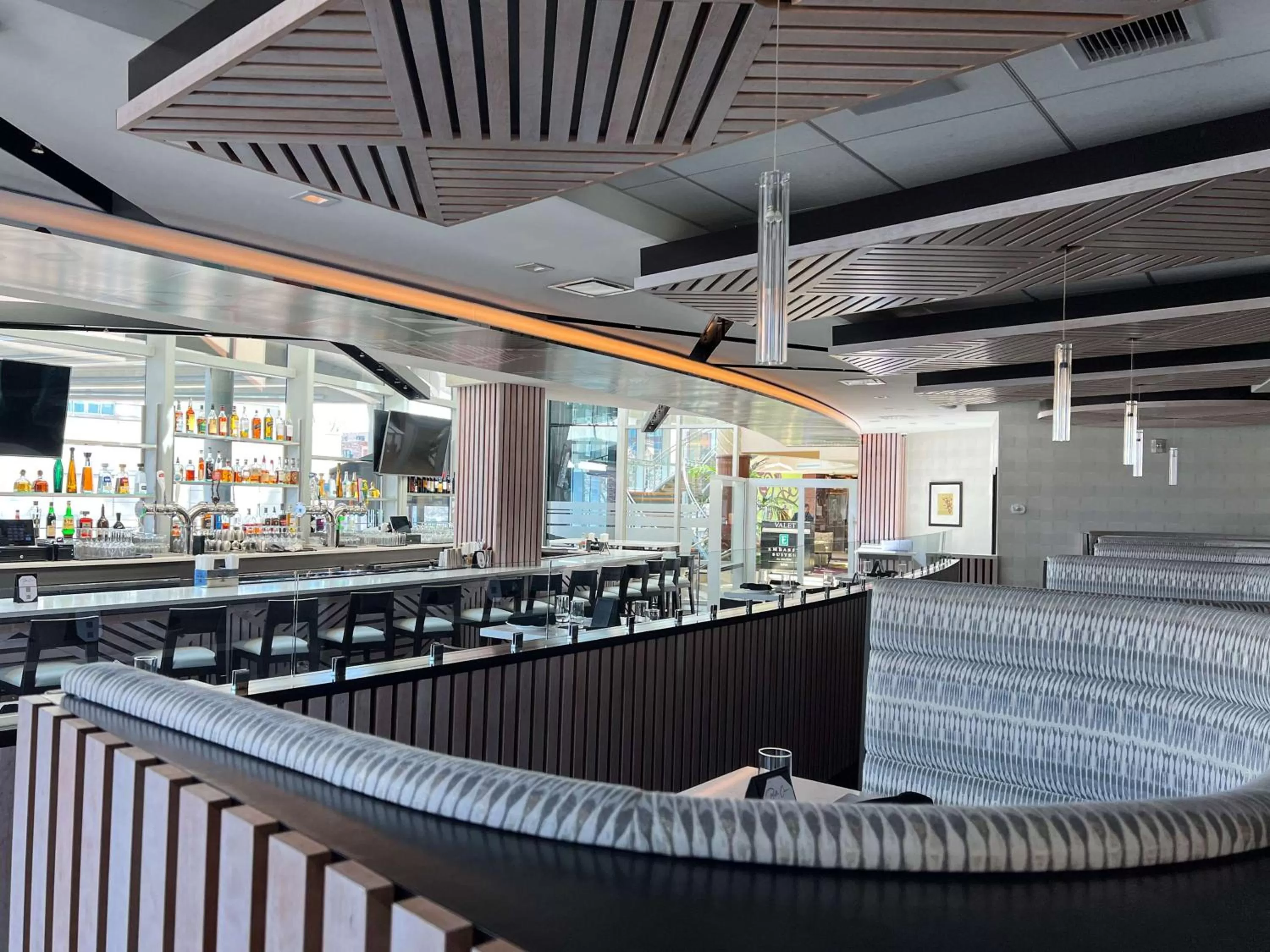 Restaurant/places to eat in Embassy Suites Buffalo