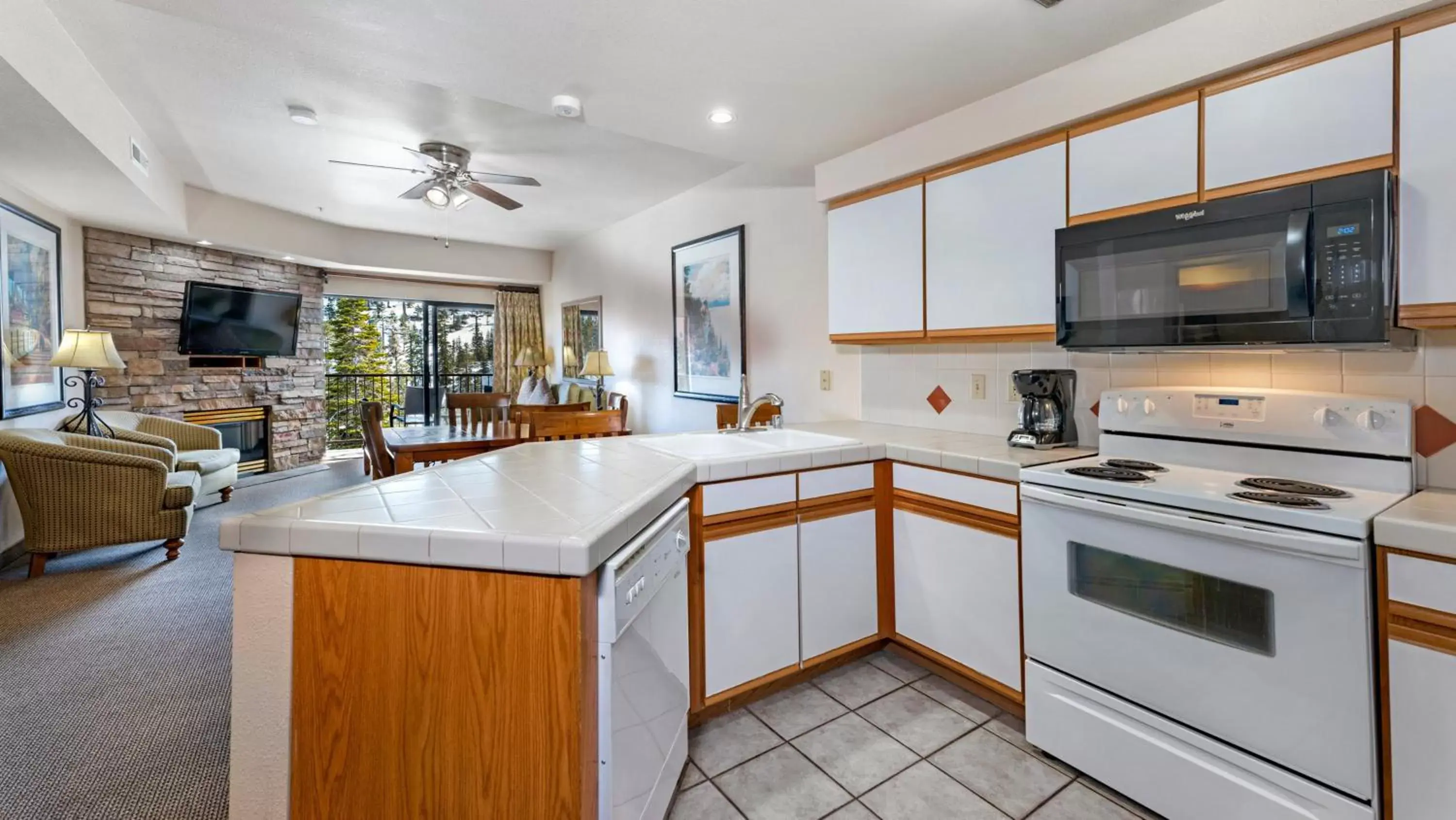 Photo of the whole room, Kitchen/Kitchenette in Holiday Inn Club Vacations - Tahoe Ridge Resort, an IHG Hotel