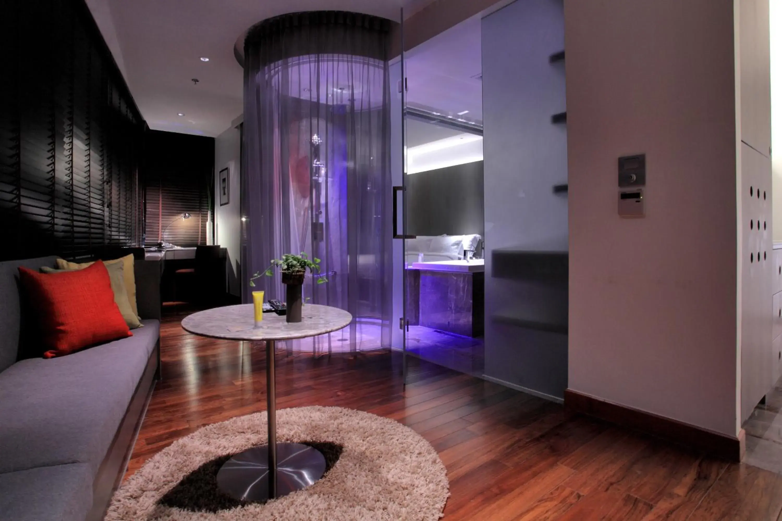 Shower, Seating Area in LiT BANGKOK Hotel - SHA Extra Plus