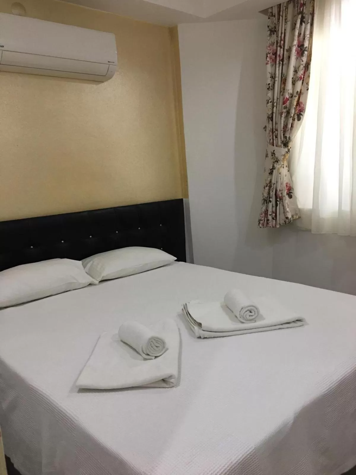 Bed in Sunset Apart Otel