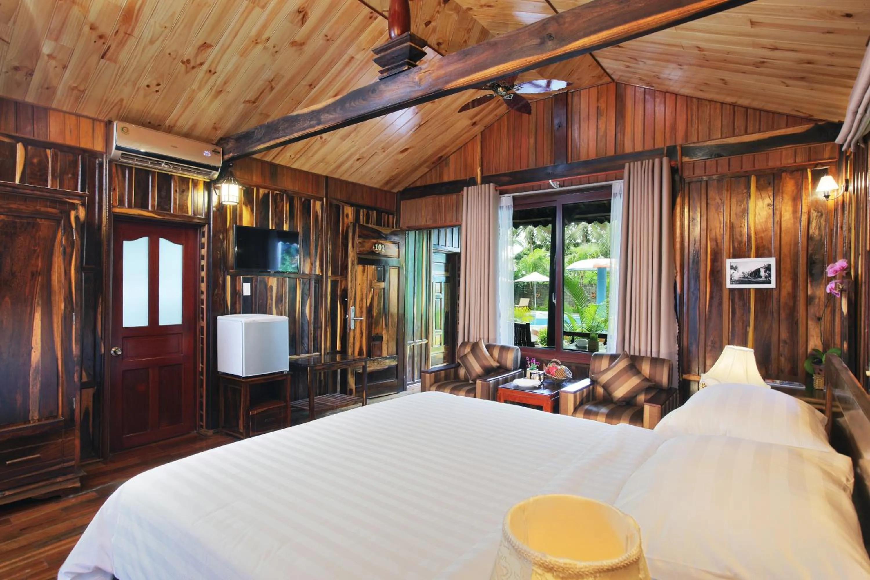 Photo of the whole room in Elwood Premier Resort Phu Quoc