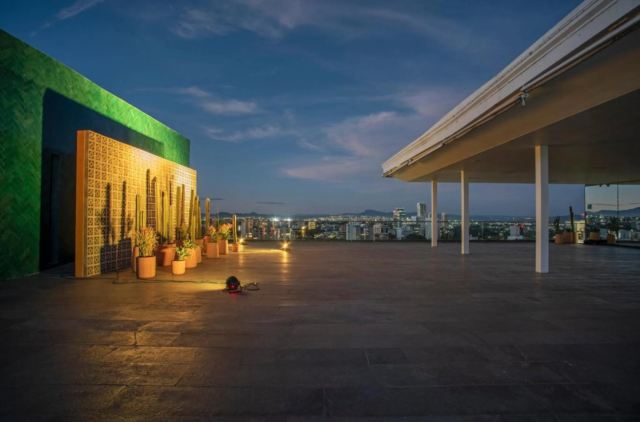 Meeting/conference room in voco Guadalajara Neruda by IHG