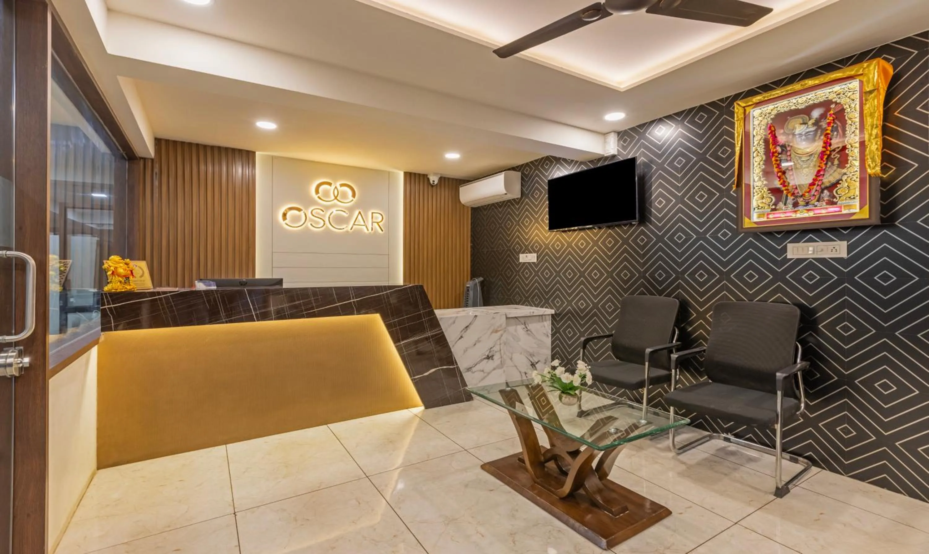 Lobby or reception in Treebo Oscar