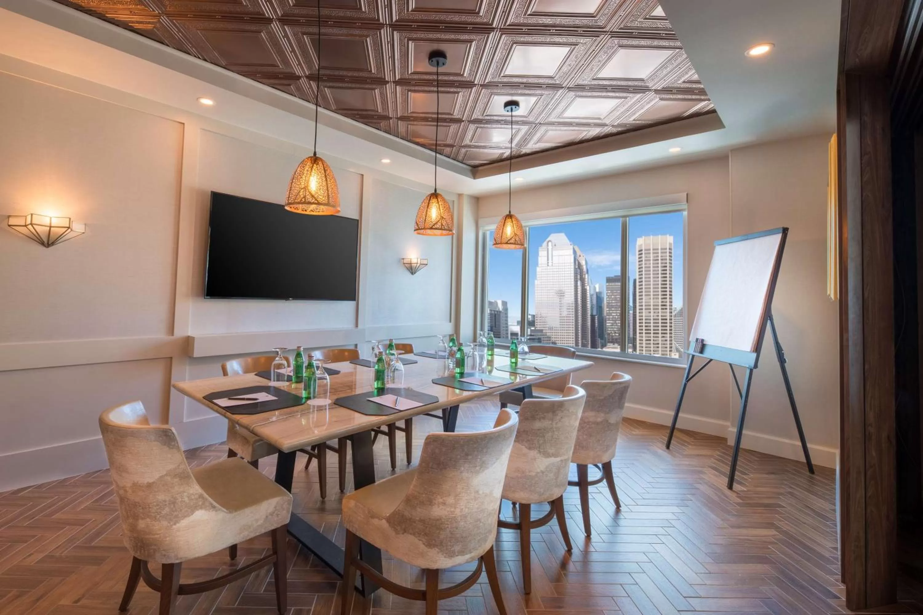 Lounge or bar in Hyatt Regency Calgary