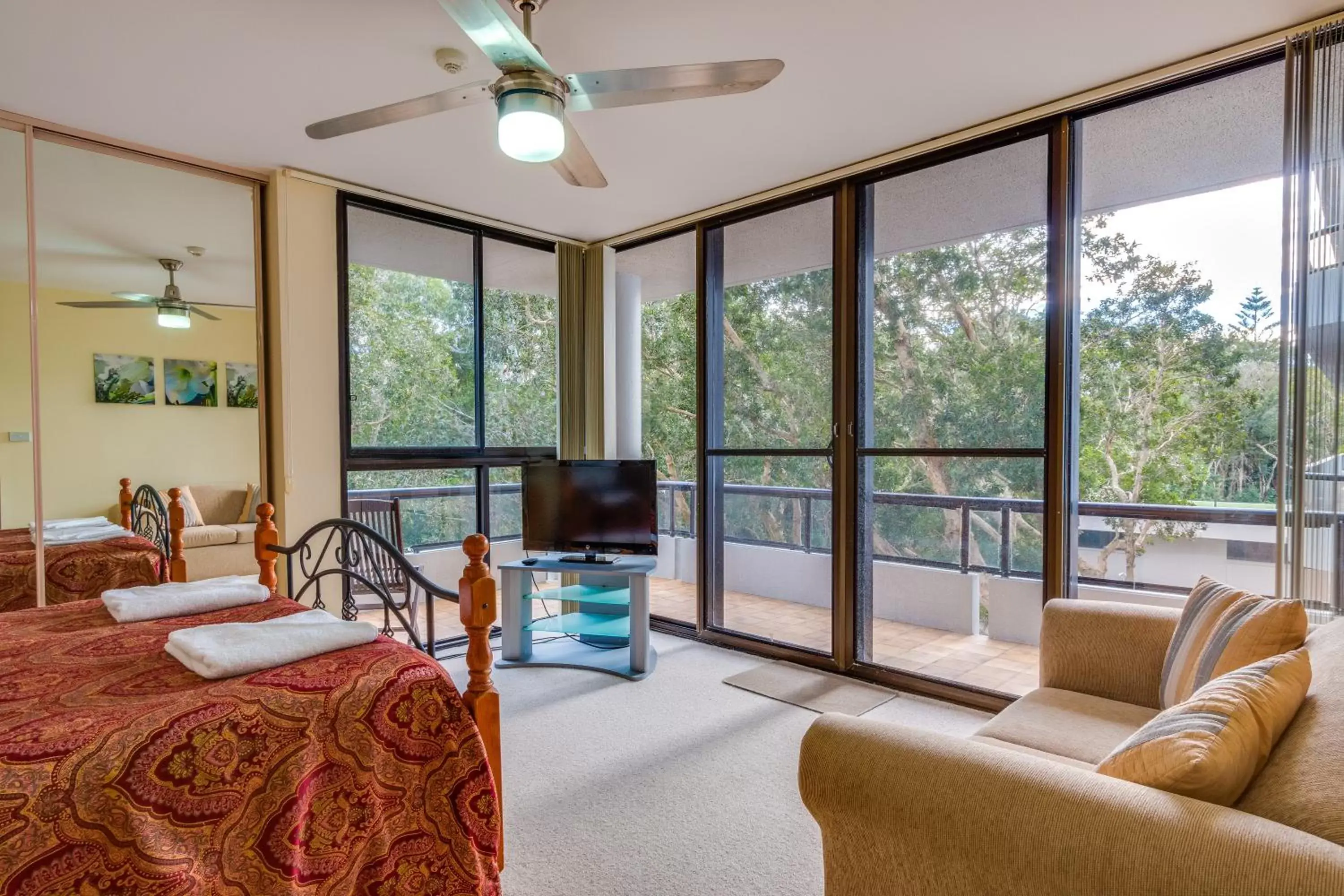 TV and multimedia, Seating Area in Pacific Towers Beach Resort