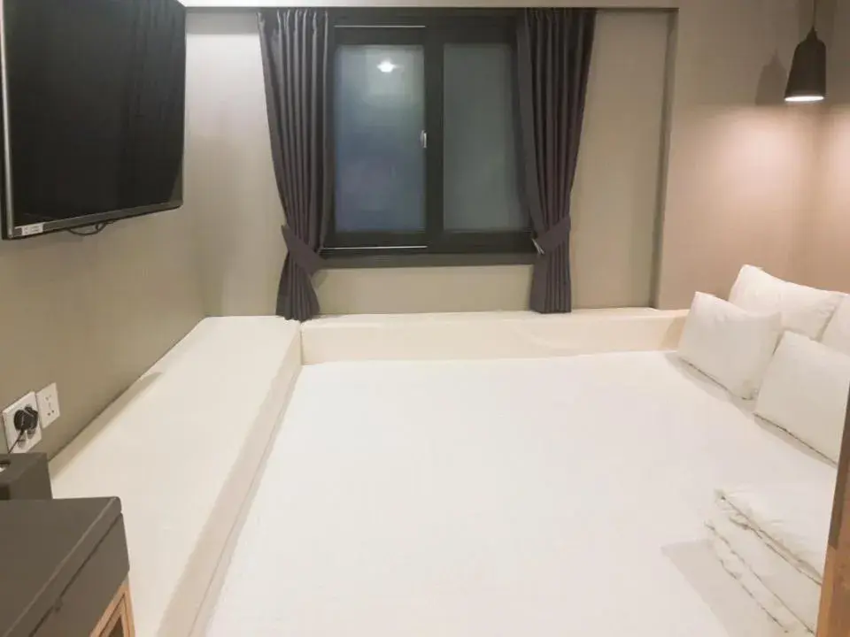 Bed in Hotel Gray