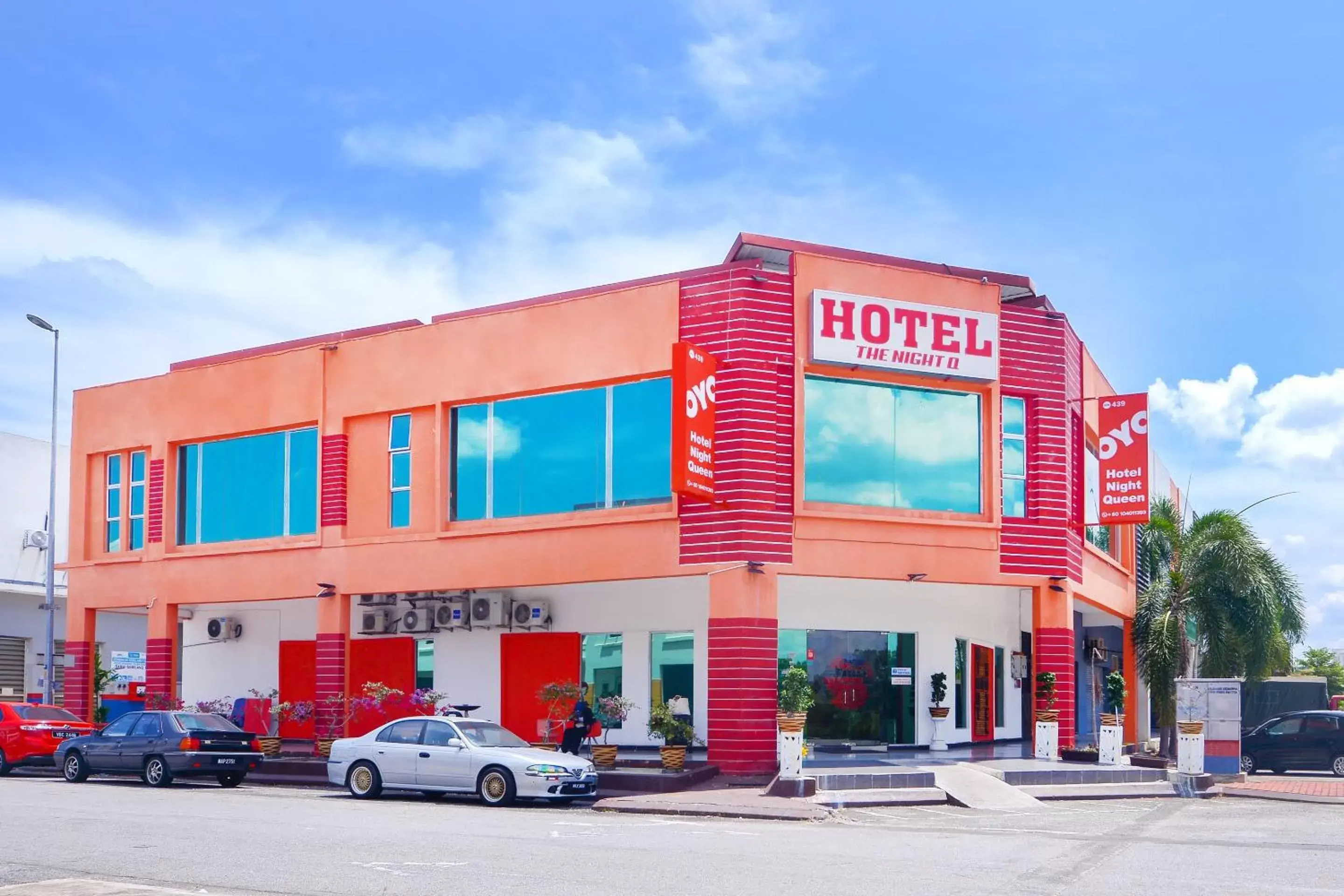 Facade/entrance in OYO 439 Night Queen Hotel