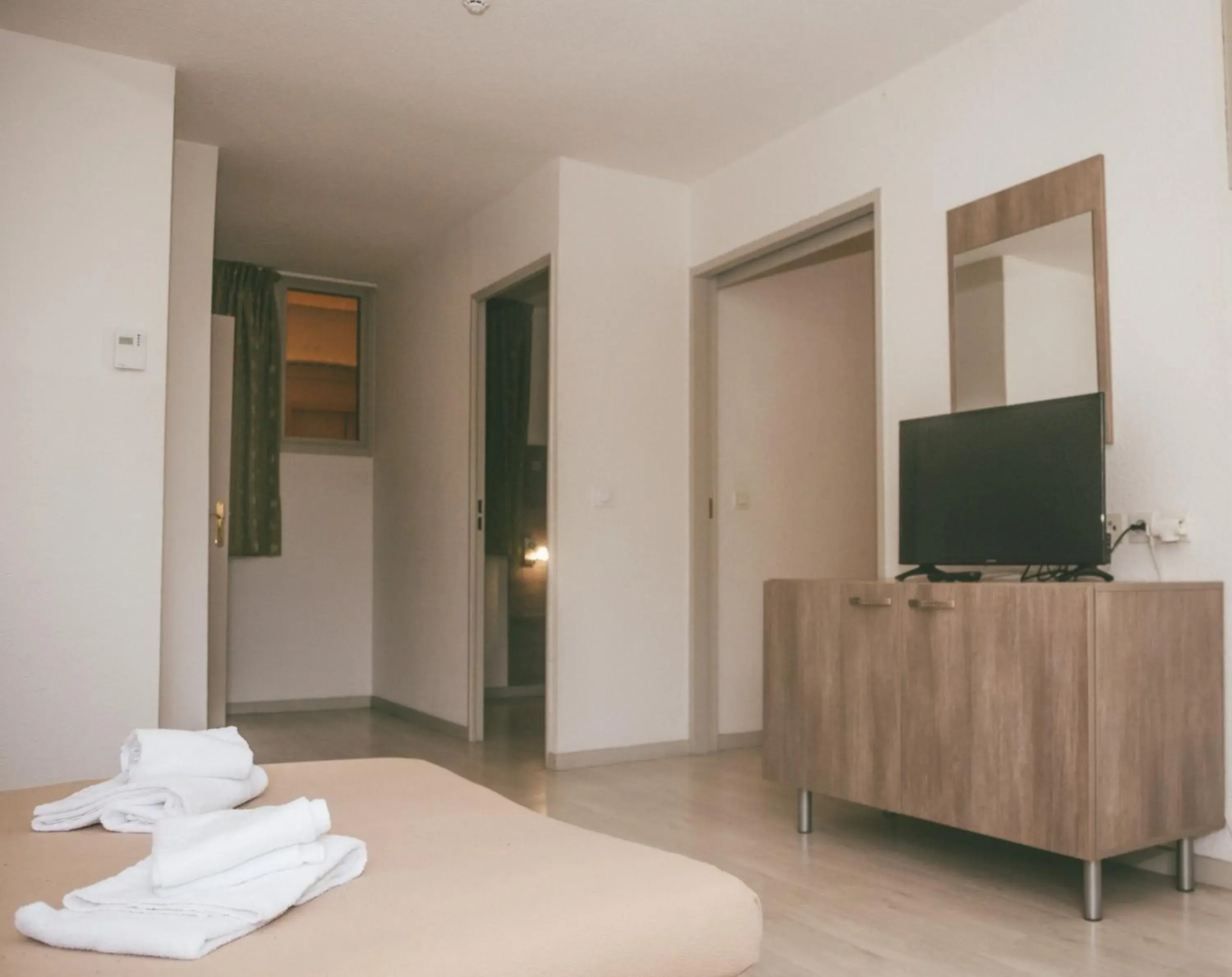 Bedroom, TV/Entertainment Center in Terres de France - Appart'Hotel le Splendid