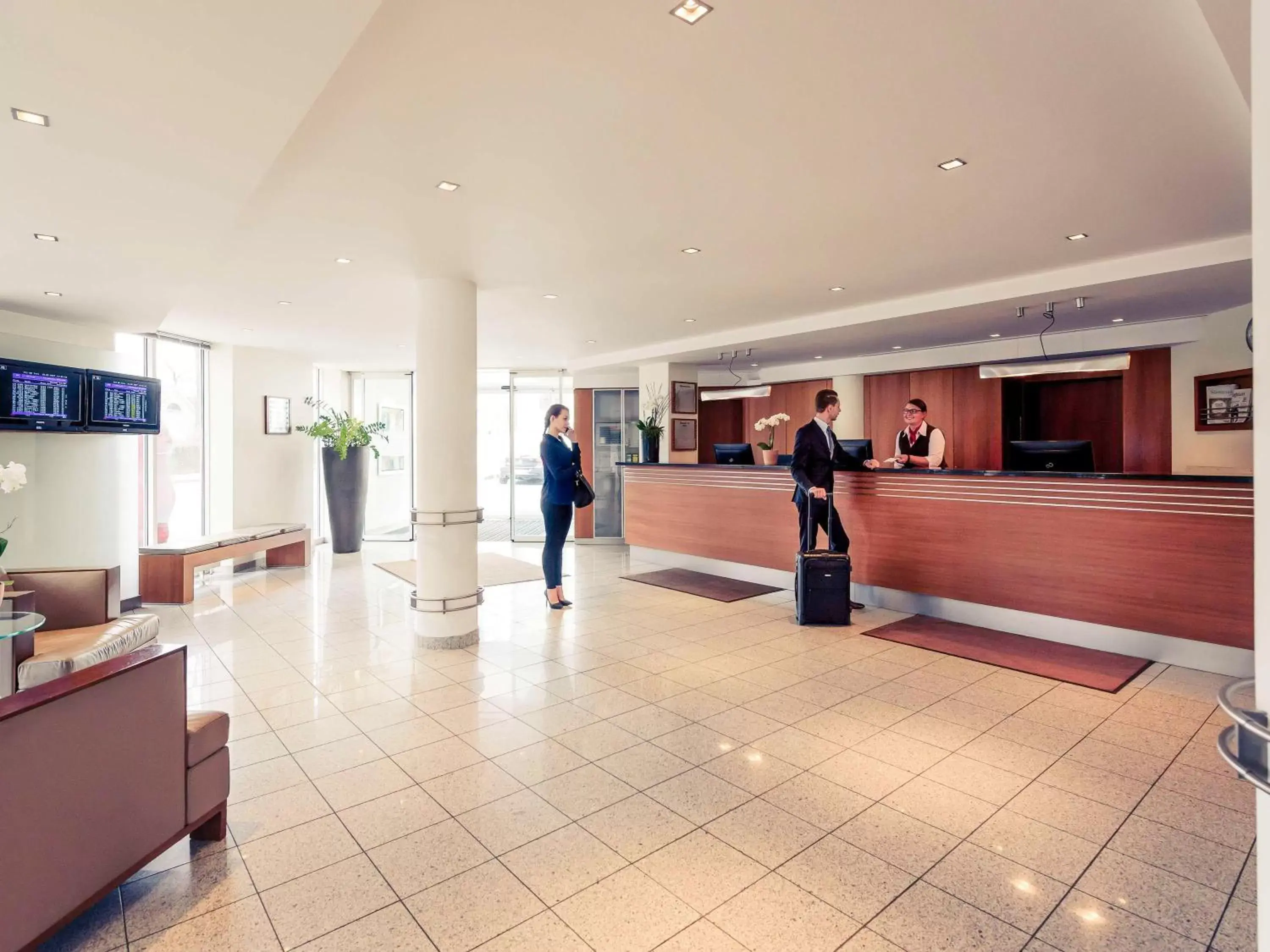 Property building, Lobby/Reception in Mercure Hotel München Airport Freising