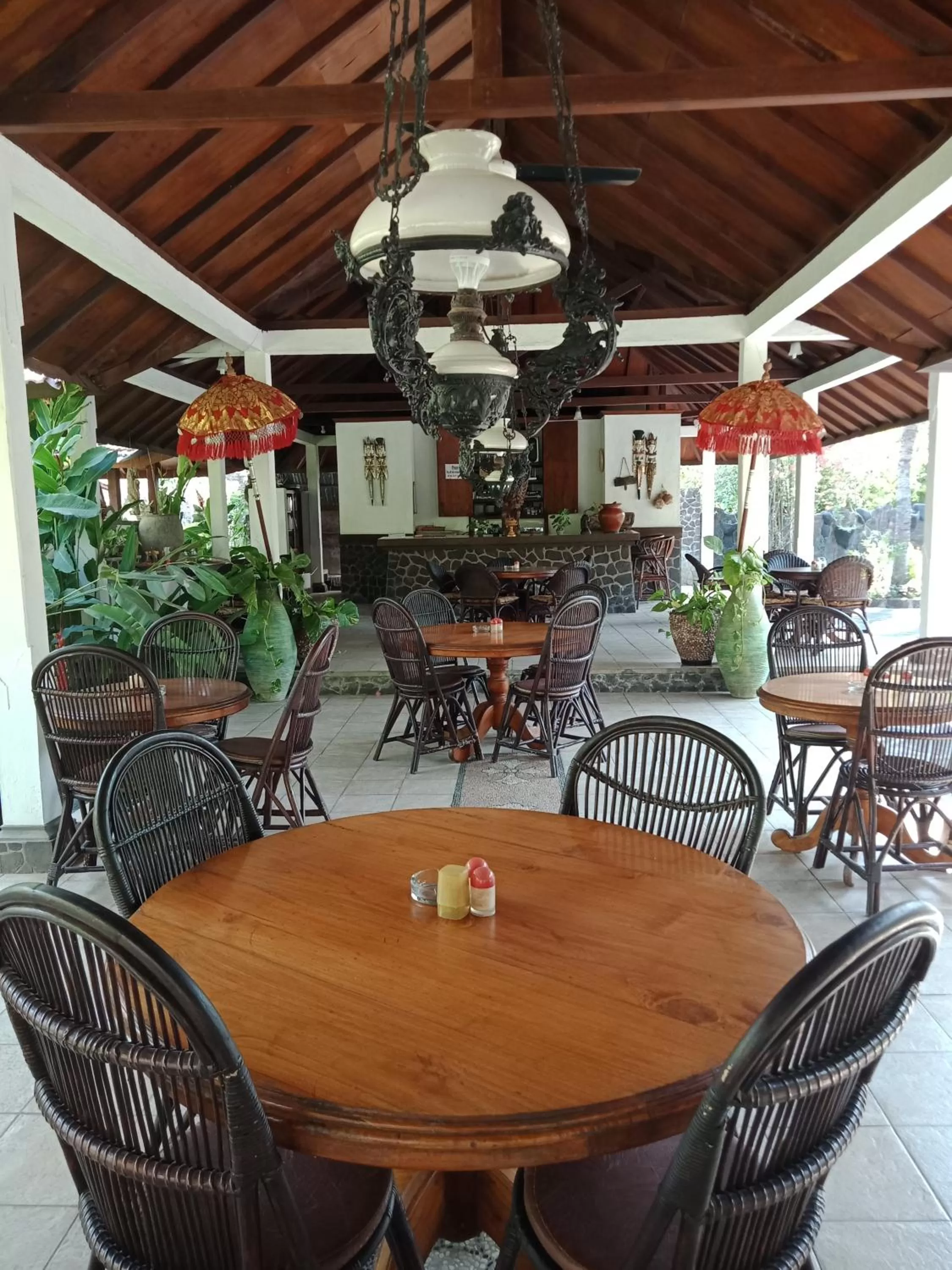 Restaurant/places to eat in Rini hotel