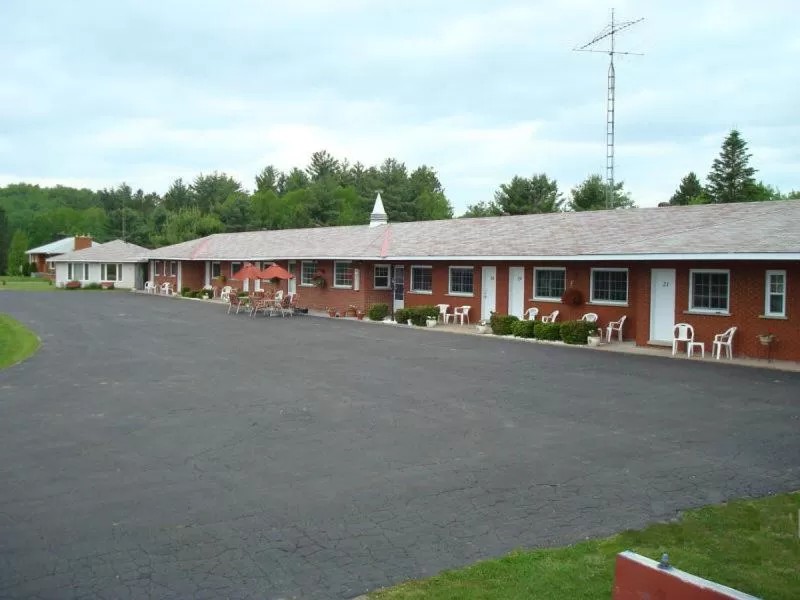 Facade/entrance in Mountain View Motel