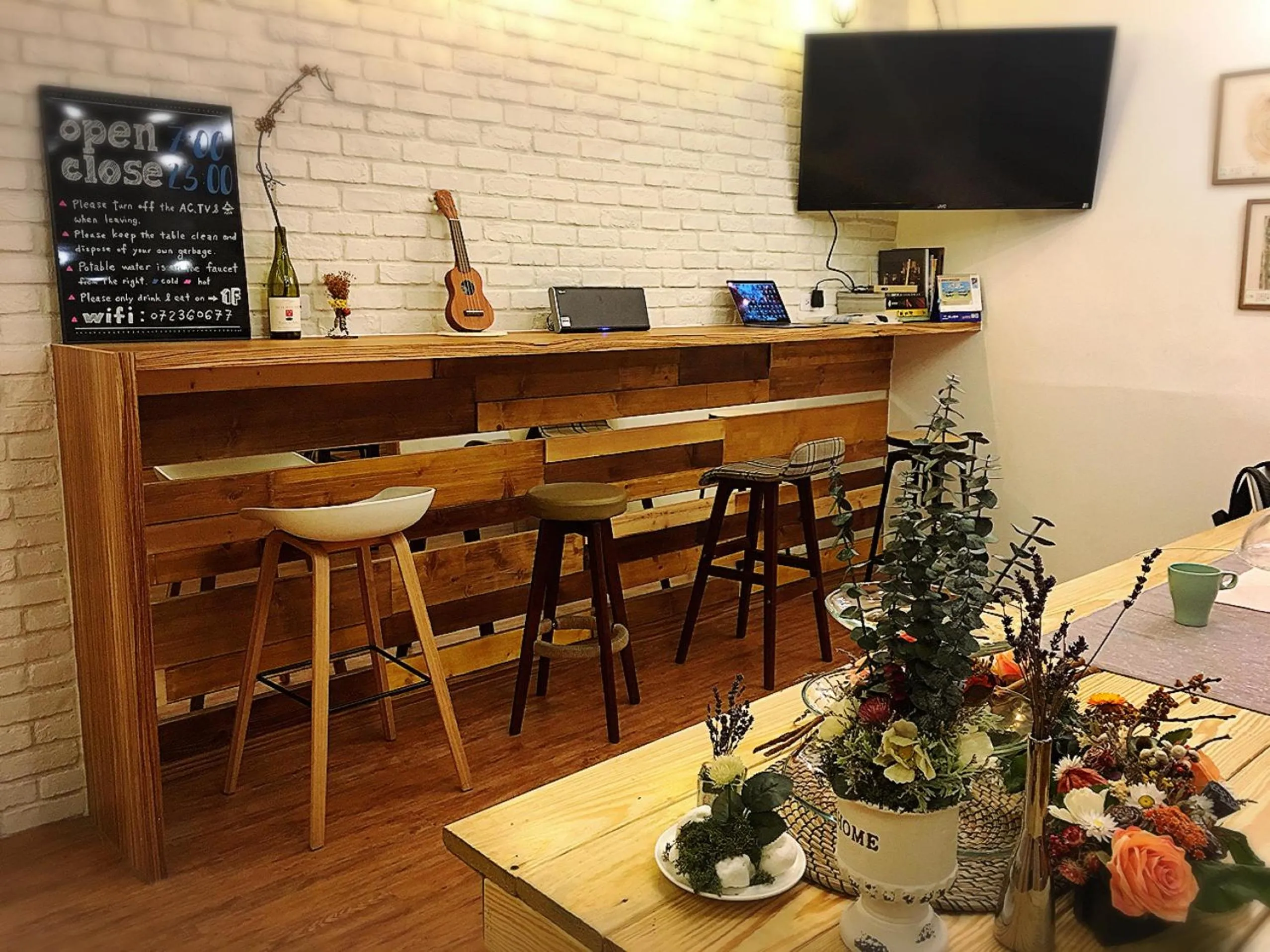 Communal lounge/ TV room in Master Chitow Hostel