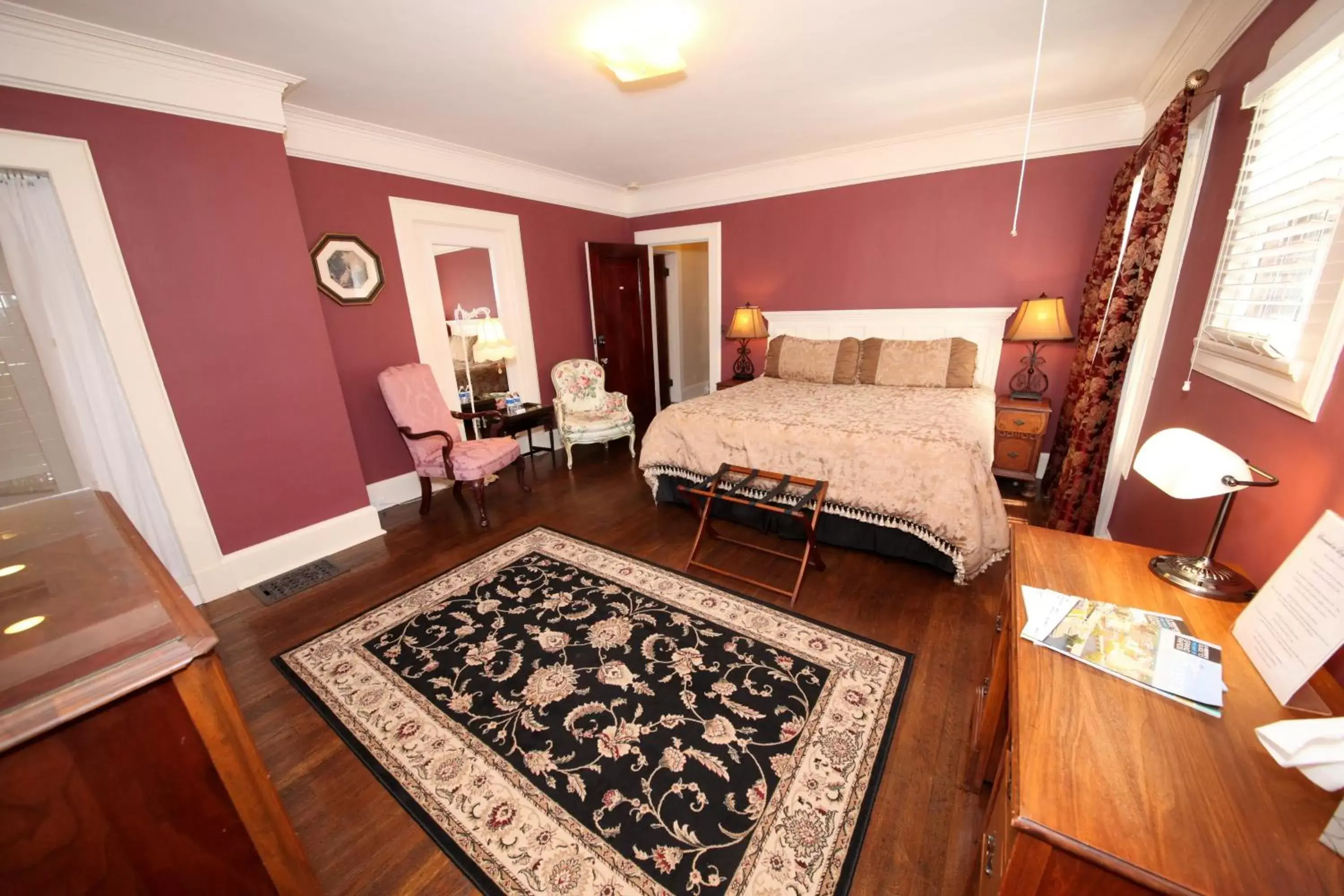 Deluxe King Room (Lady Ann) in Leonard at Logan House Deluxe King Room (Lady Ann) in Leonard at Logan House