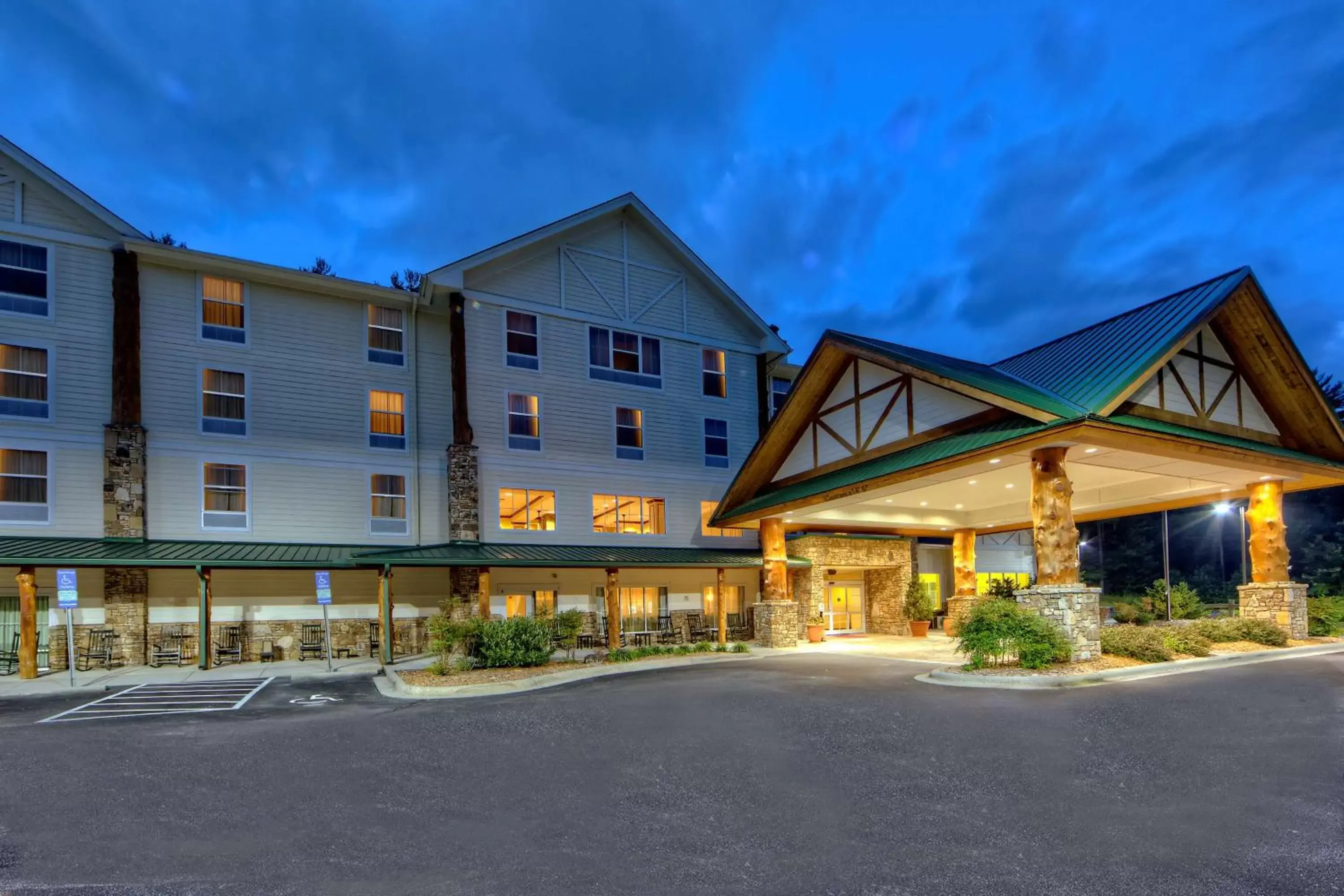 Property Building in Hampton Inn & Suites Cashiers - Sapphire Valley