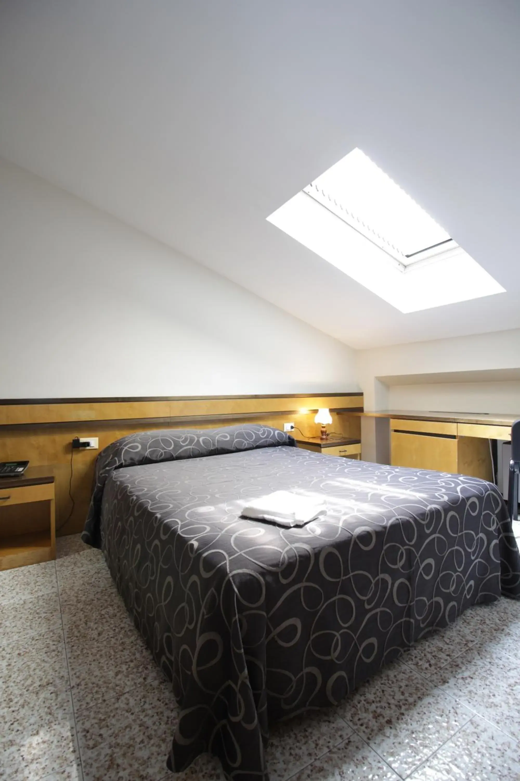 Bedroom, Bed in Hotel Croce Di Malta