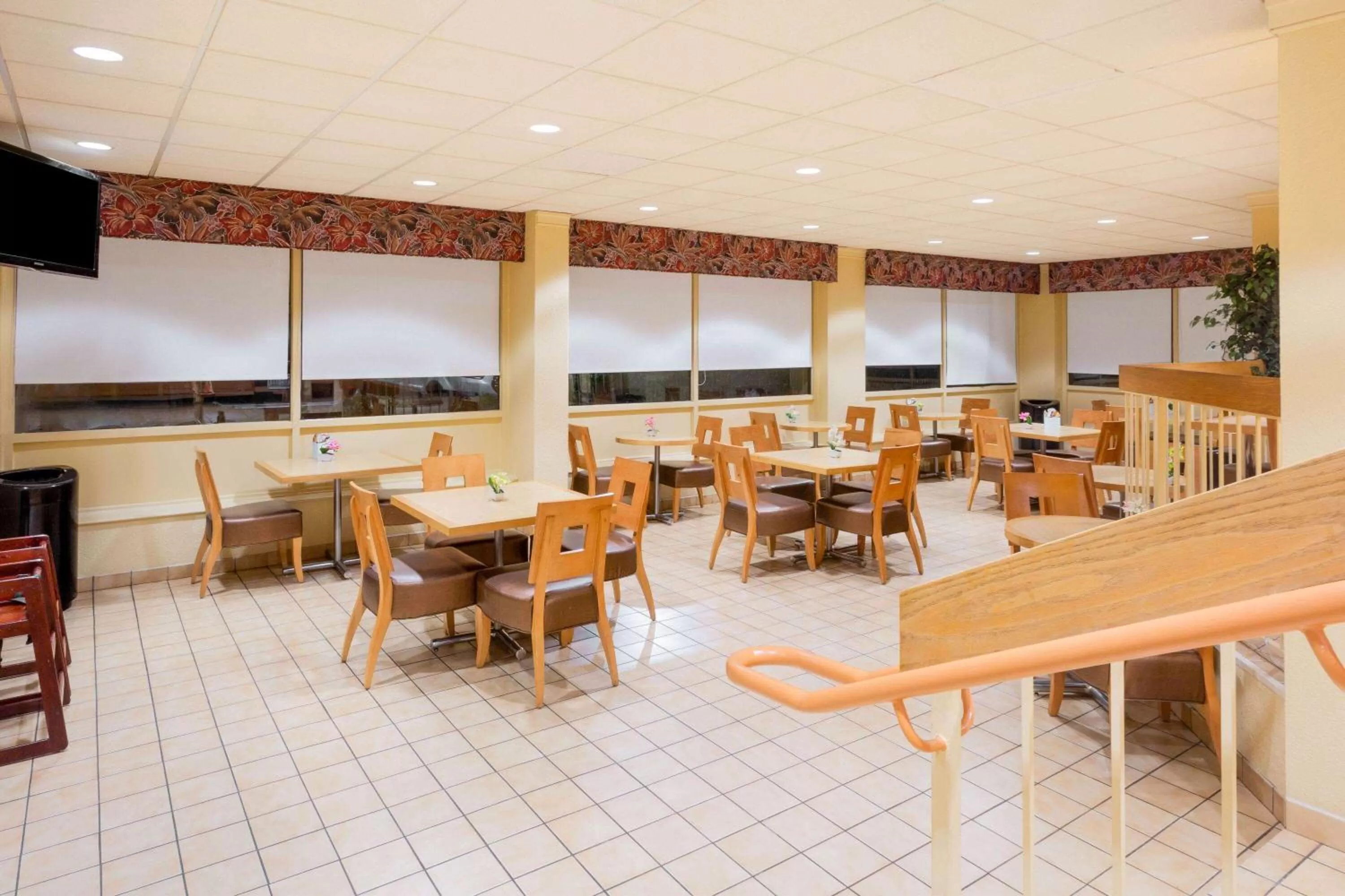 Restaurant/places to eat in CLT Airport Inn & Suites