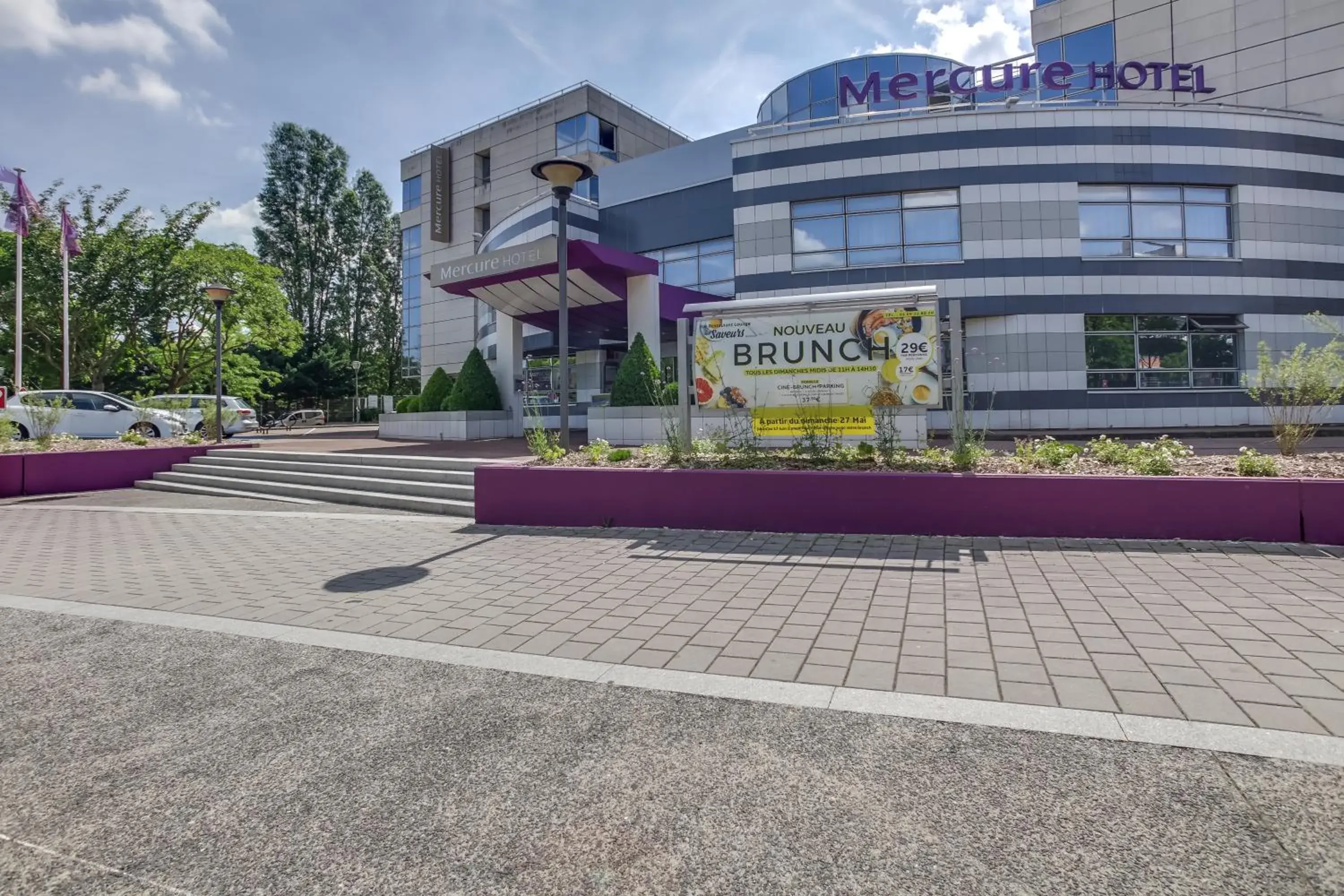 Facade/entrance in Mercure Paris Massy Gare TGV Facade/entrance in Mercure Paris Massy Gare TGV