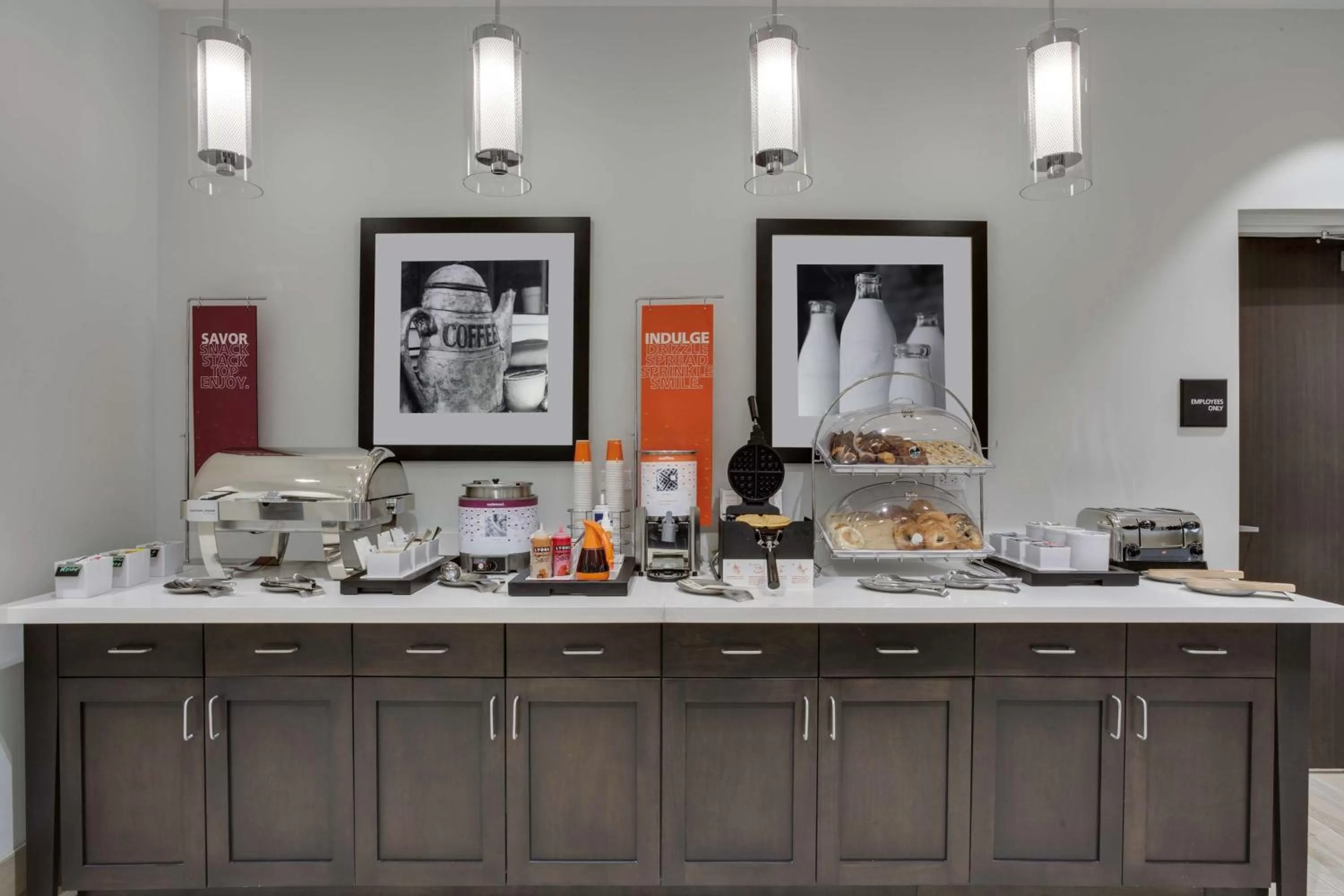 Dining area in Hampton Inn Fort Lauderdale Pompano Beach